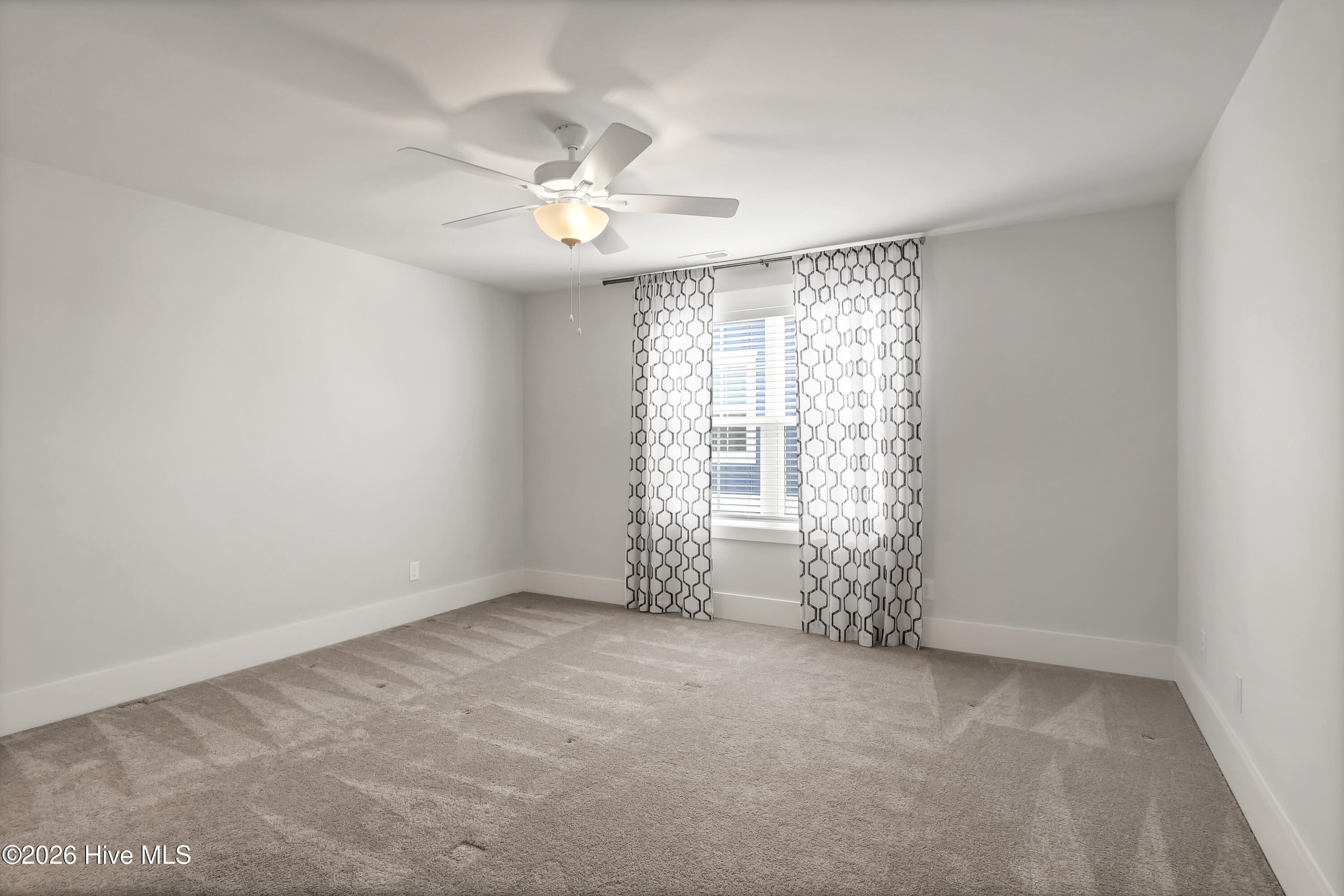 100560216 | Photo 16