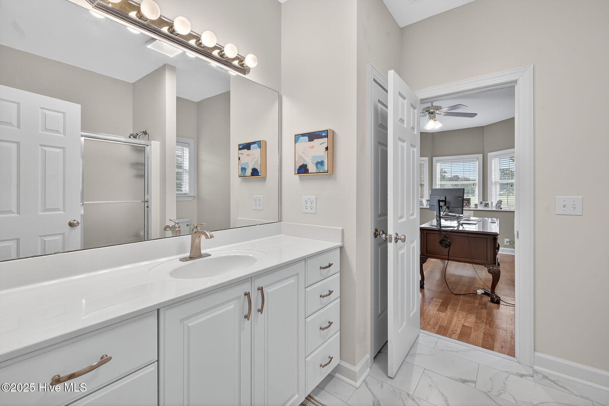 100522503 | Photo 26