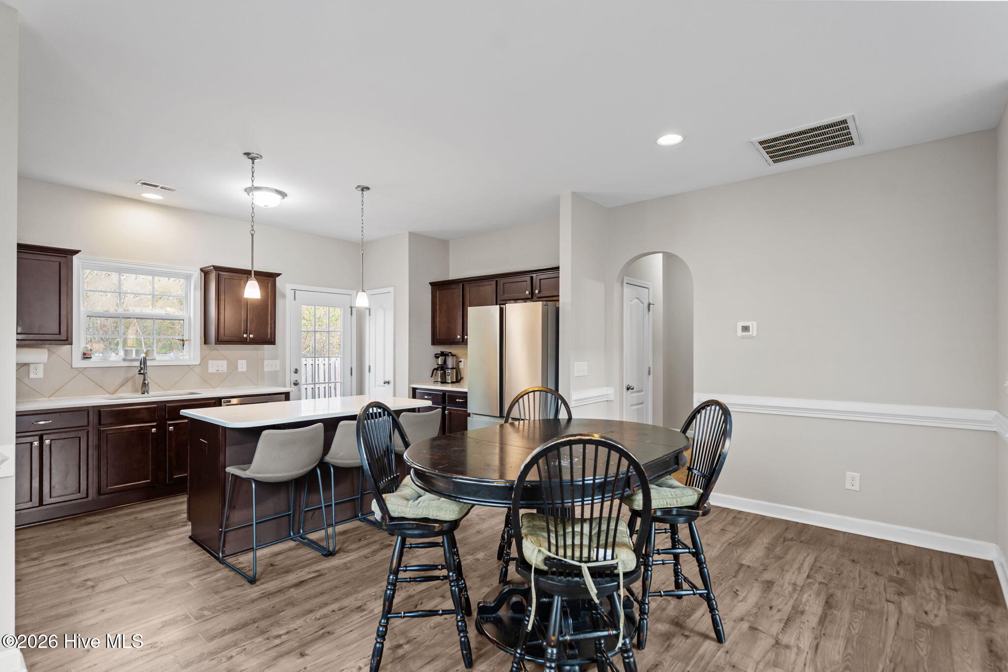 100561090 | Photo 13