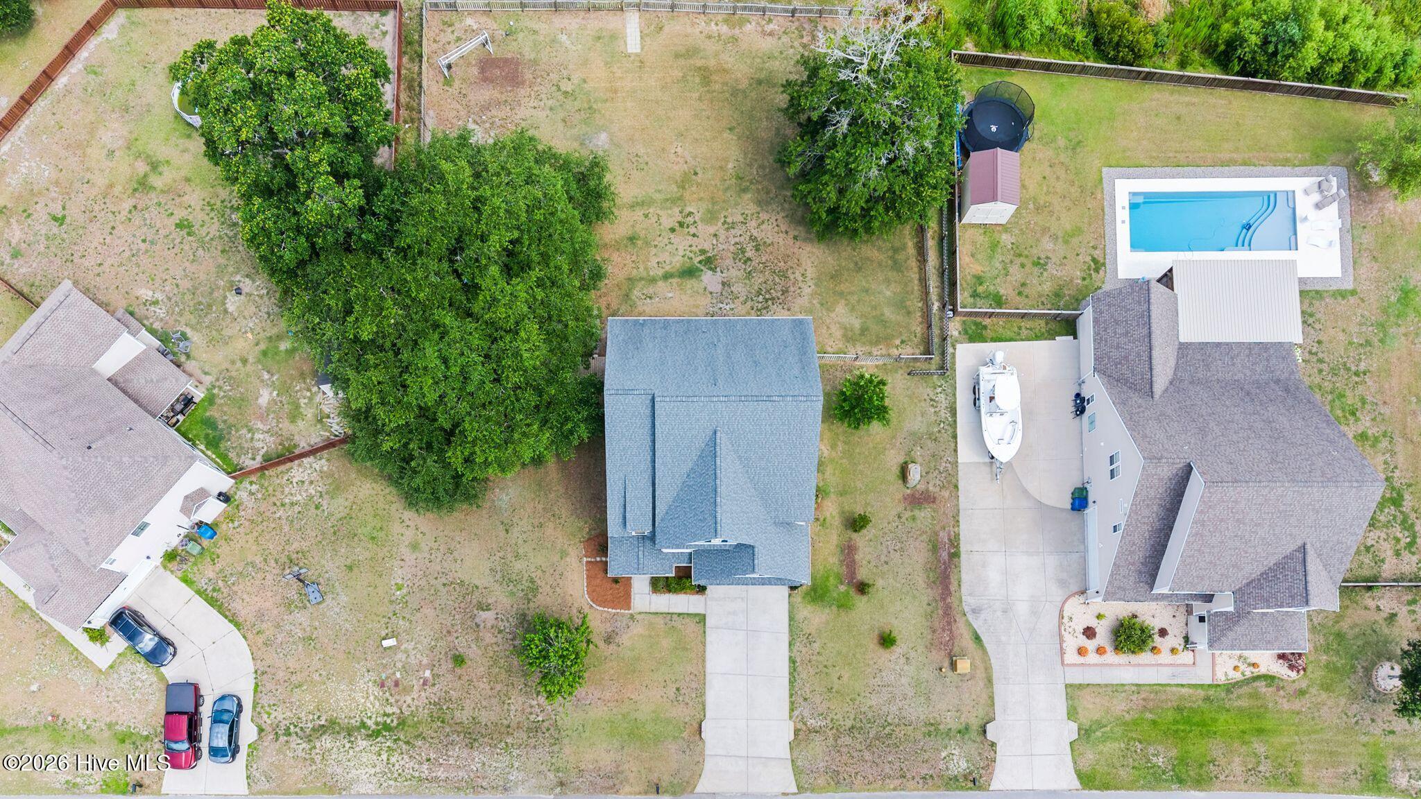 100587406 | Photo 65
