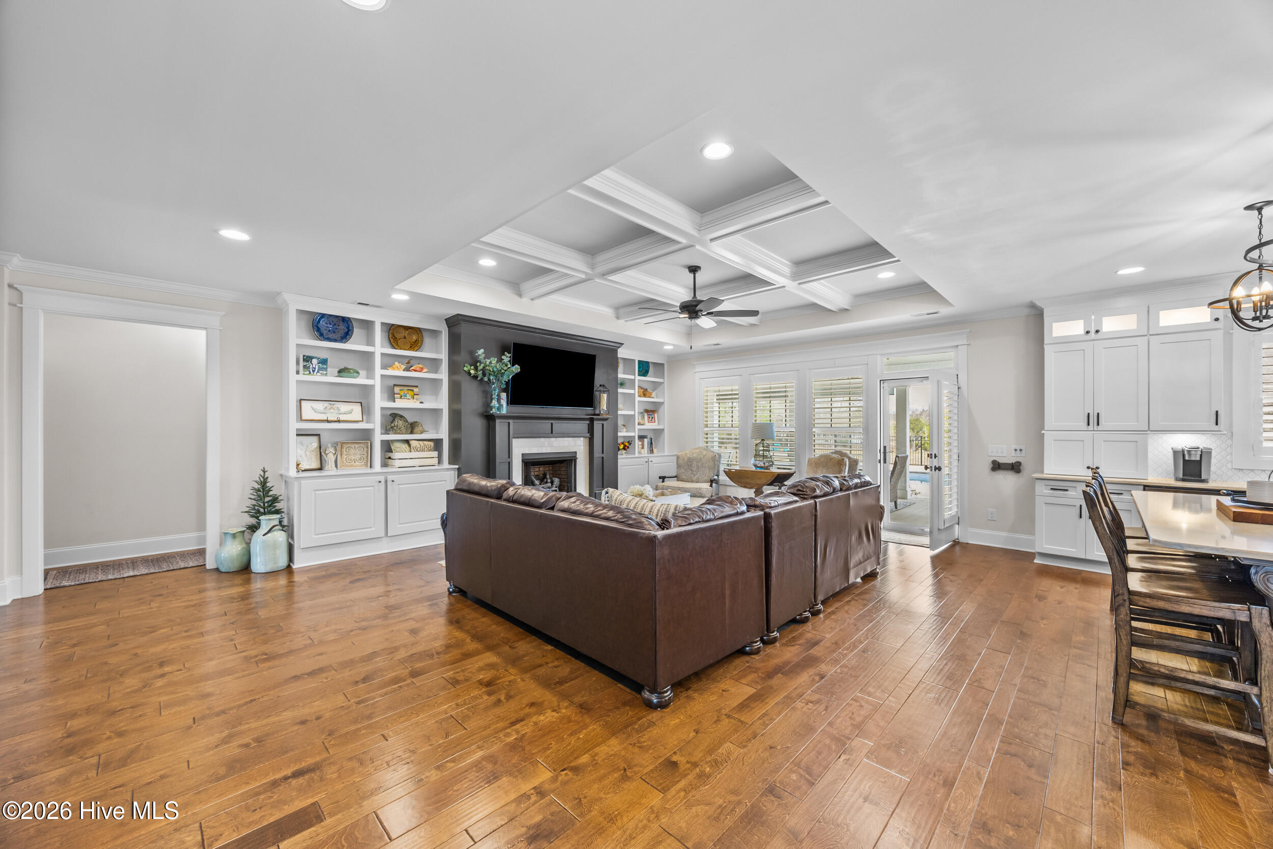 100562182 | Photo 16