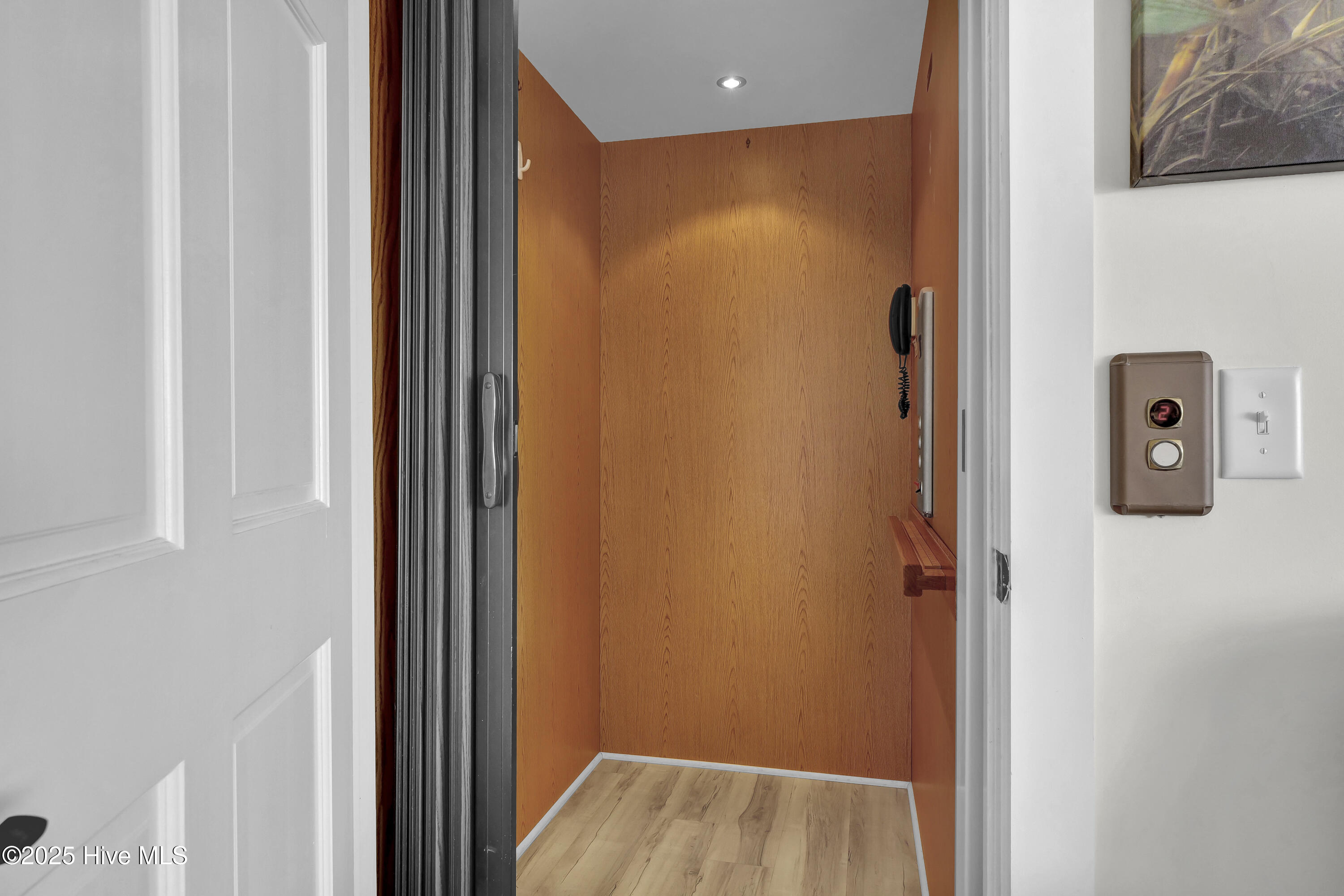 100540889 | Photo 30