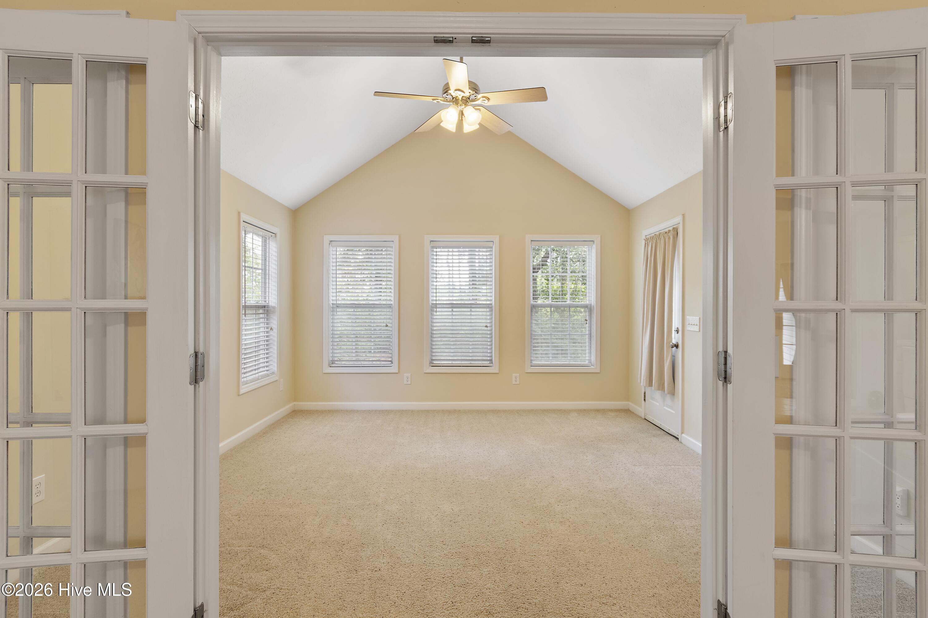 100517176 | Photo 37