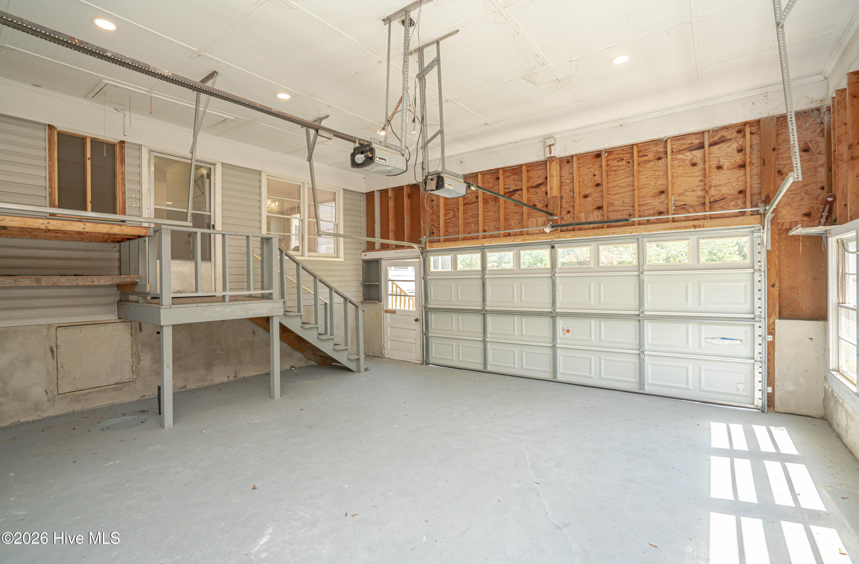 100567372 | Photo 72