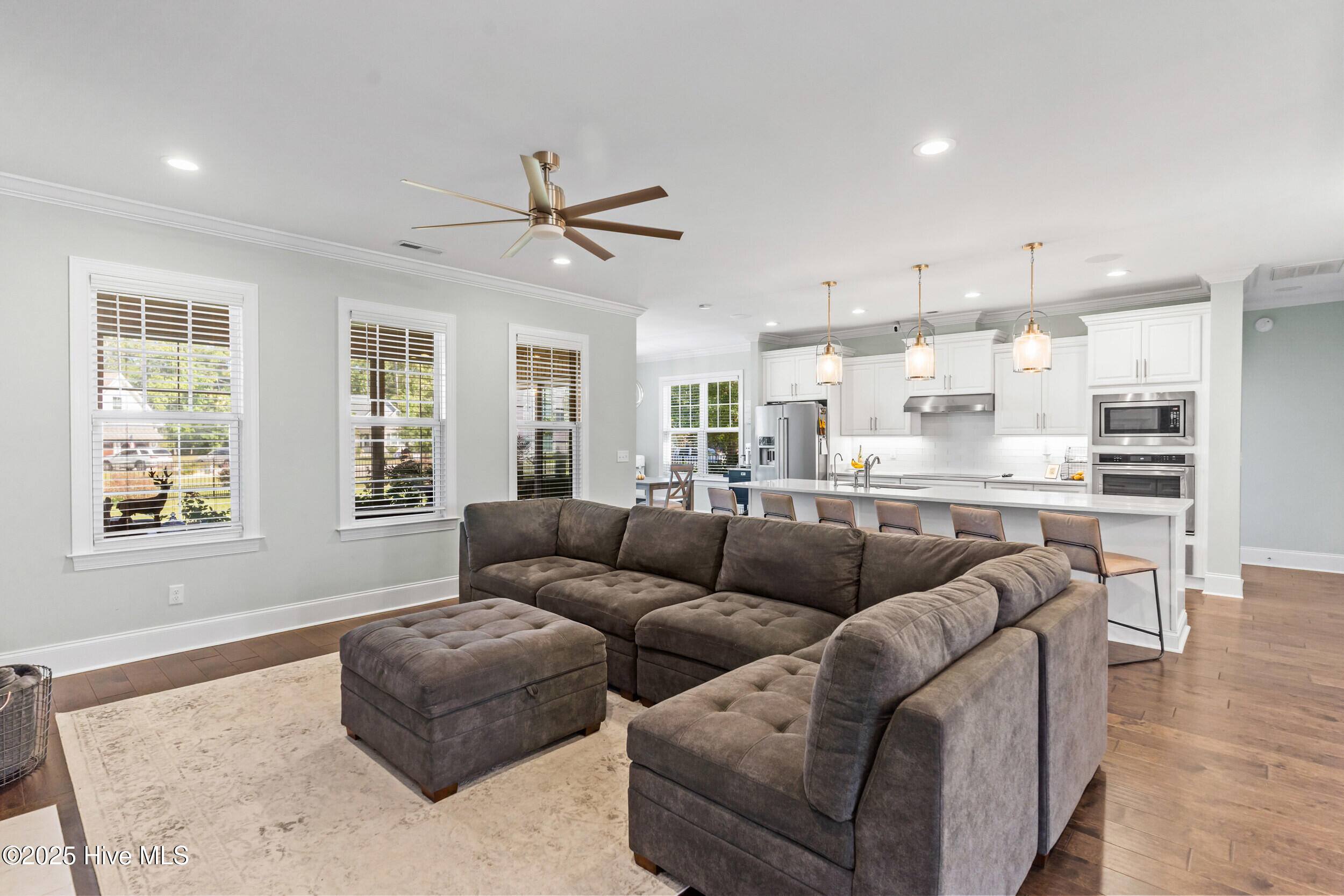 100545299 | Photo 10