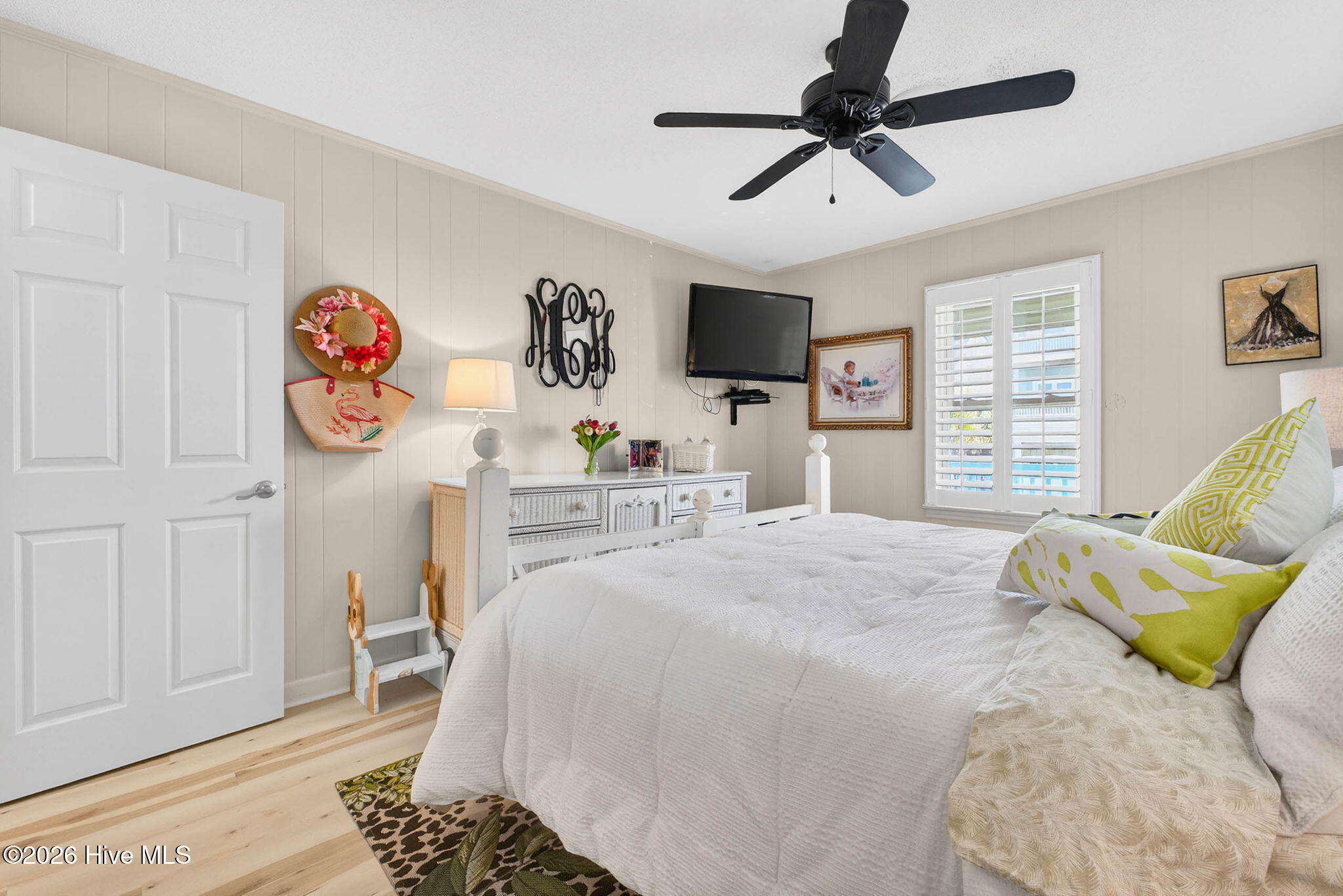 100560739 | Photo 56