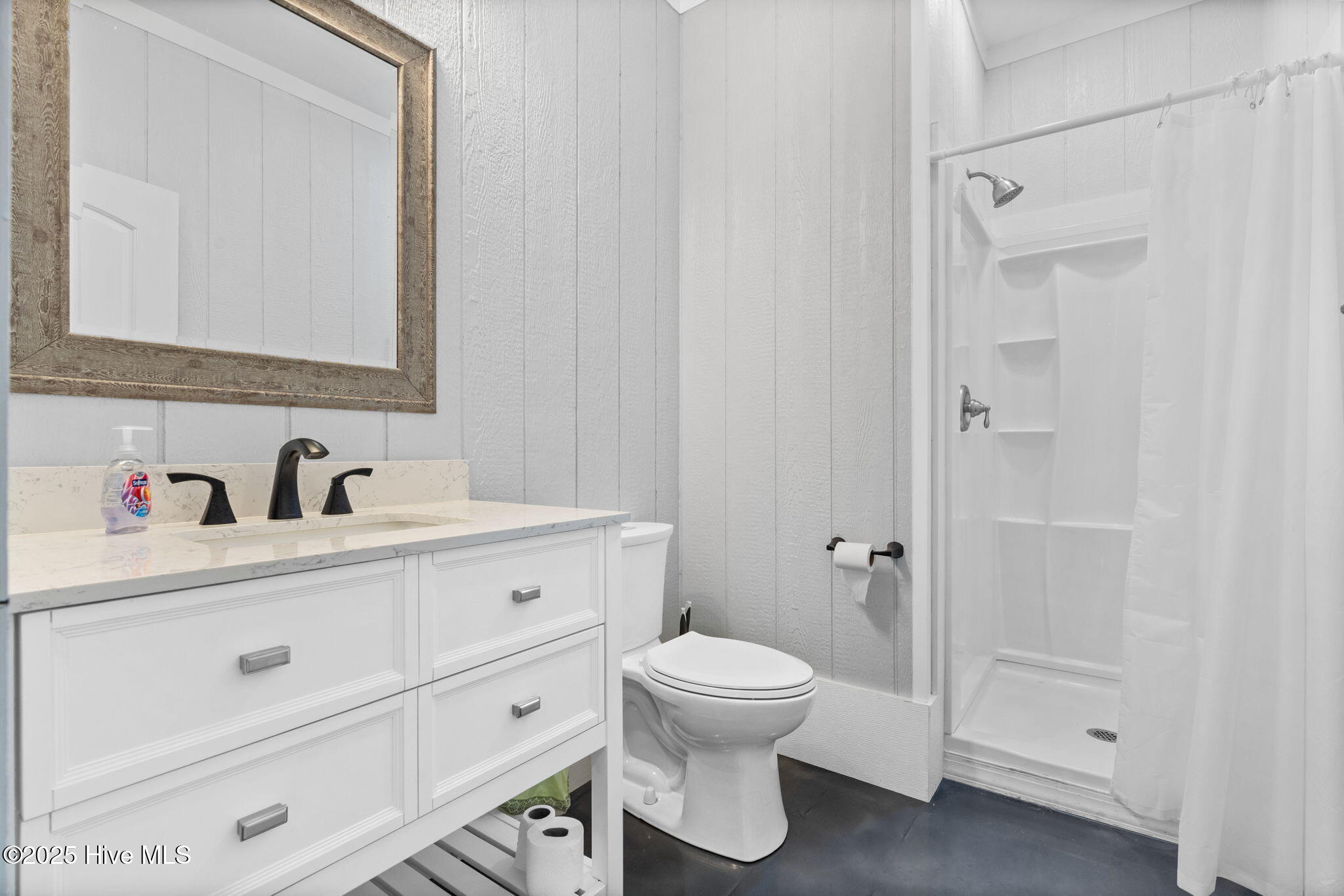 100498196 | Photo 74