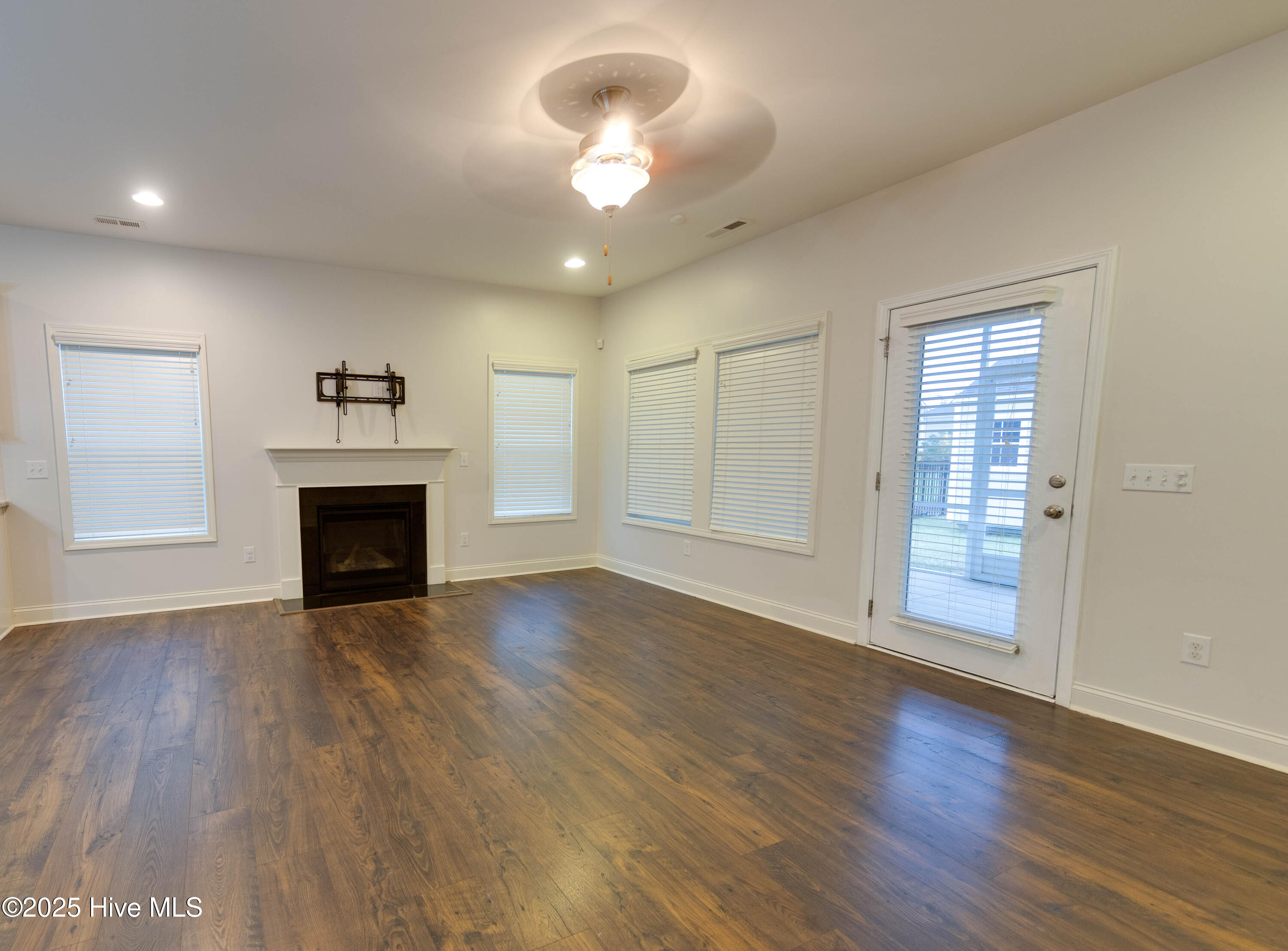 100504792 | Photo 14