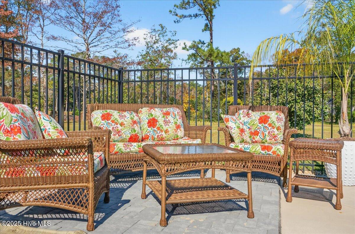 100540409 | Photo 63