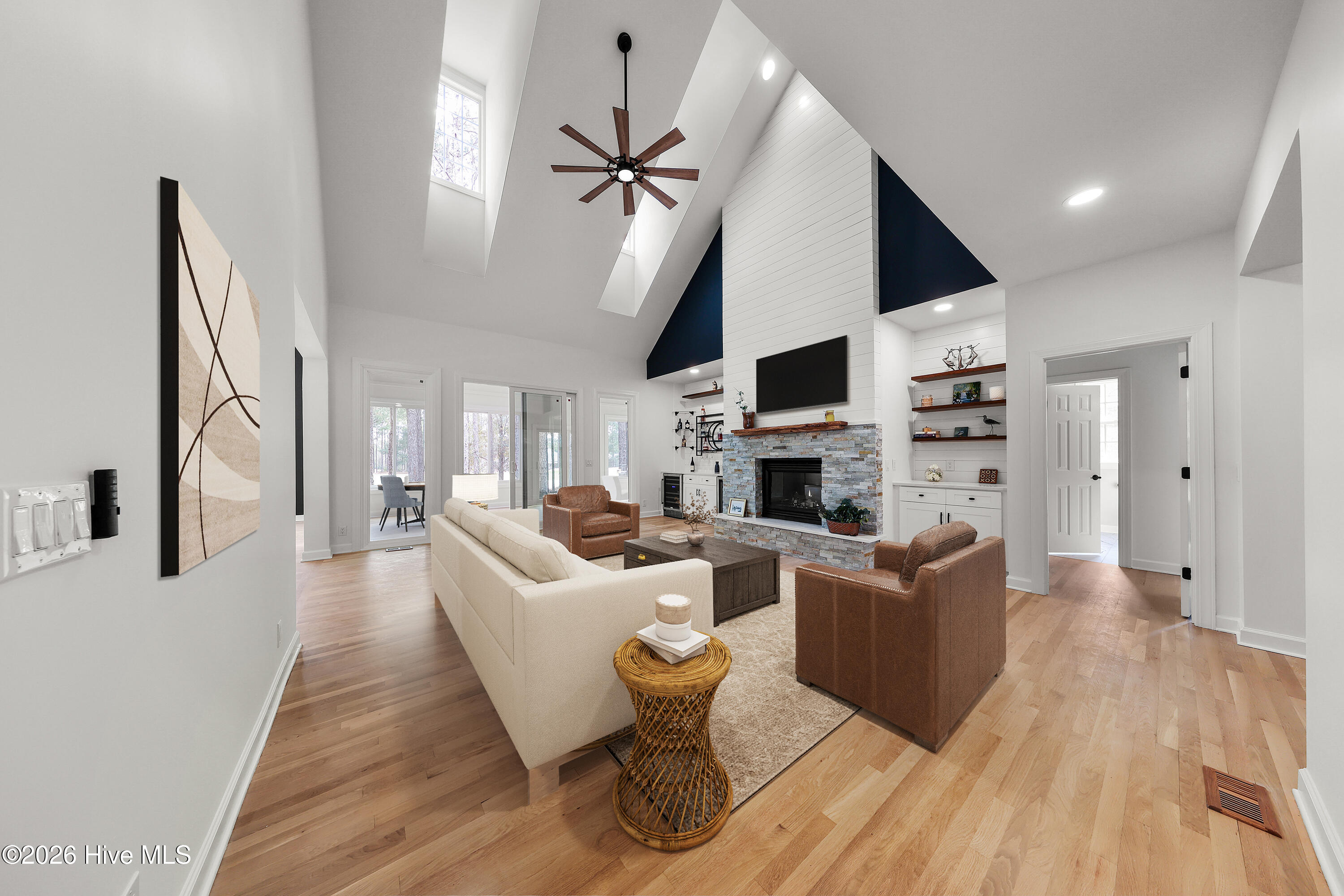 100555954 | Photo 11