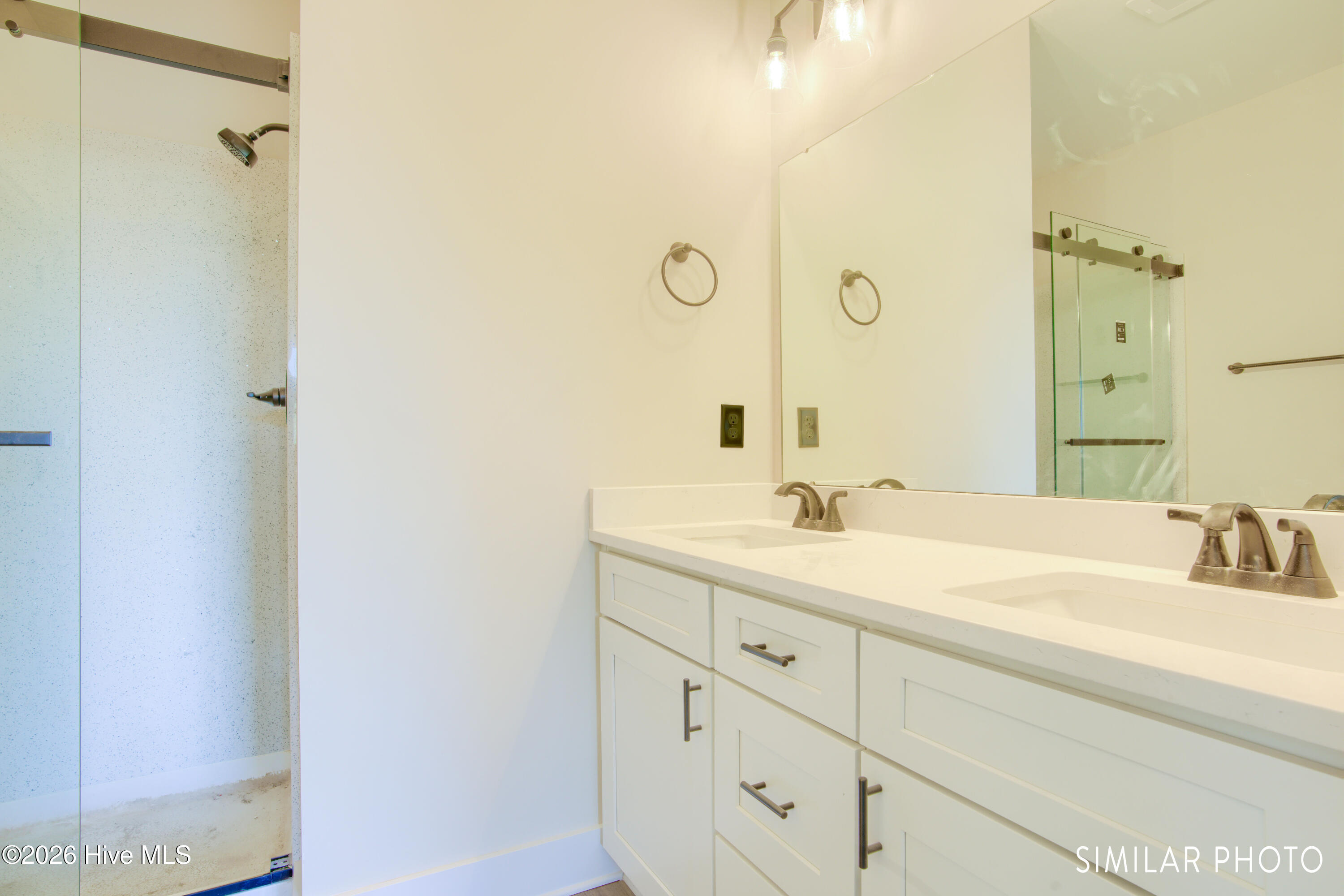 100552614 | Photo 19