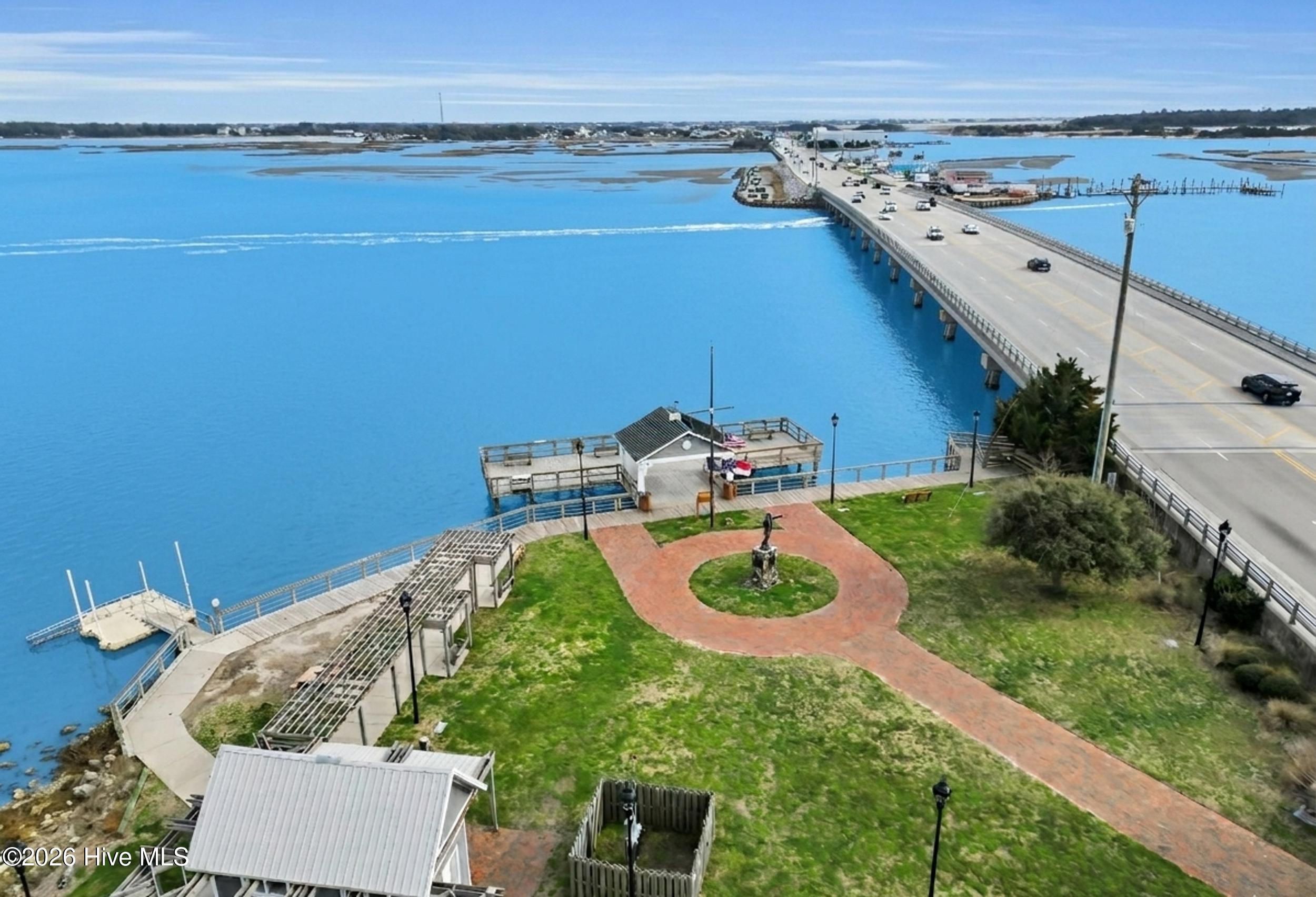 100557933 | Photo 36