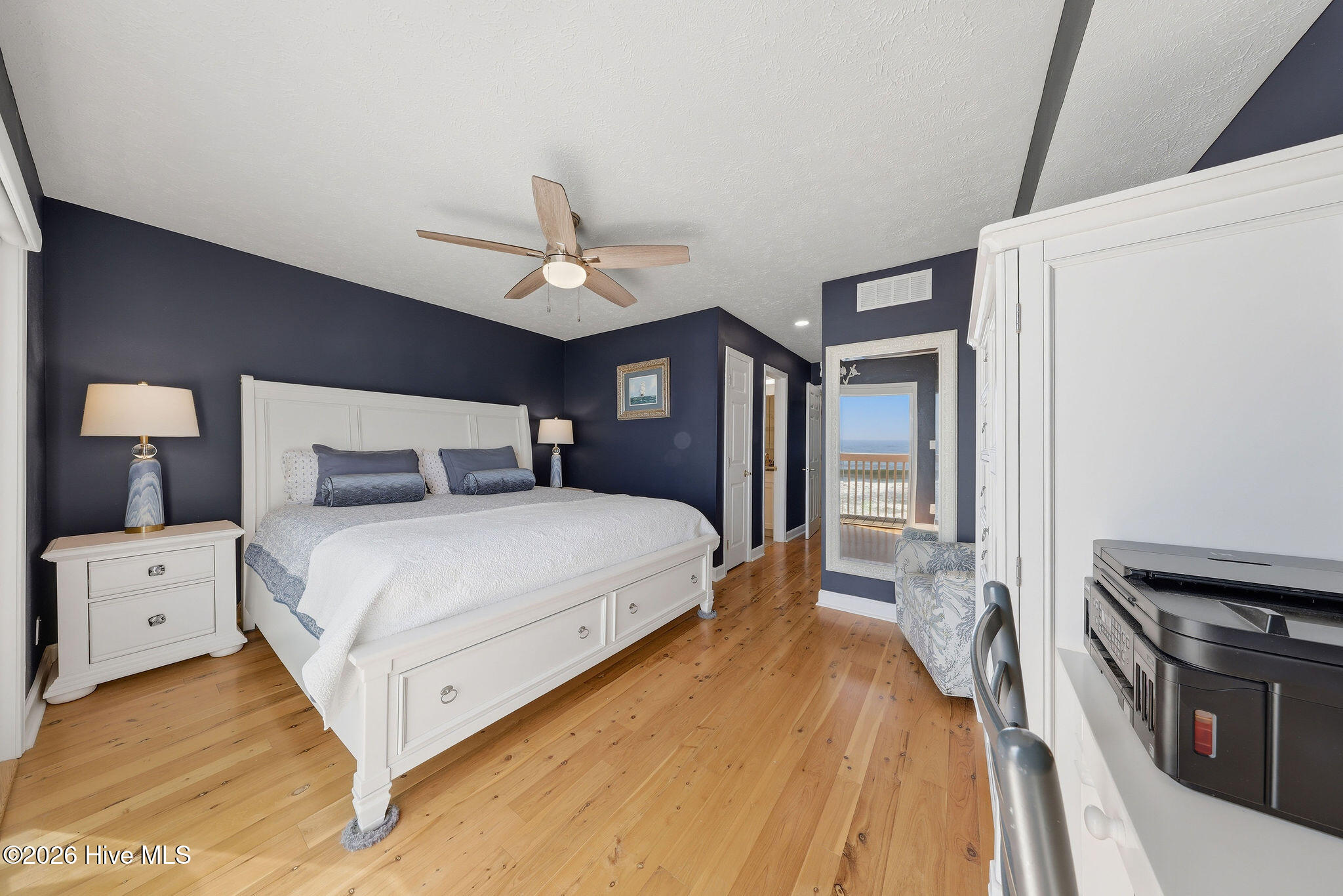 100559575 | Photo 30