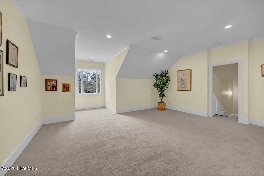 100557669 | Photo 39