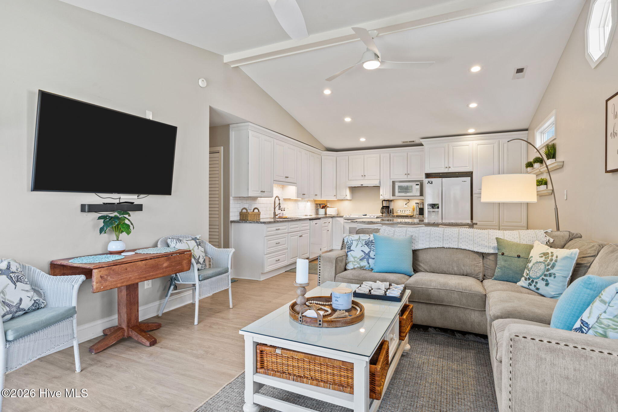 100568584 | Photo 14