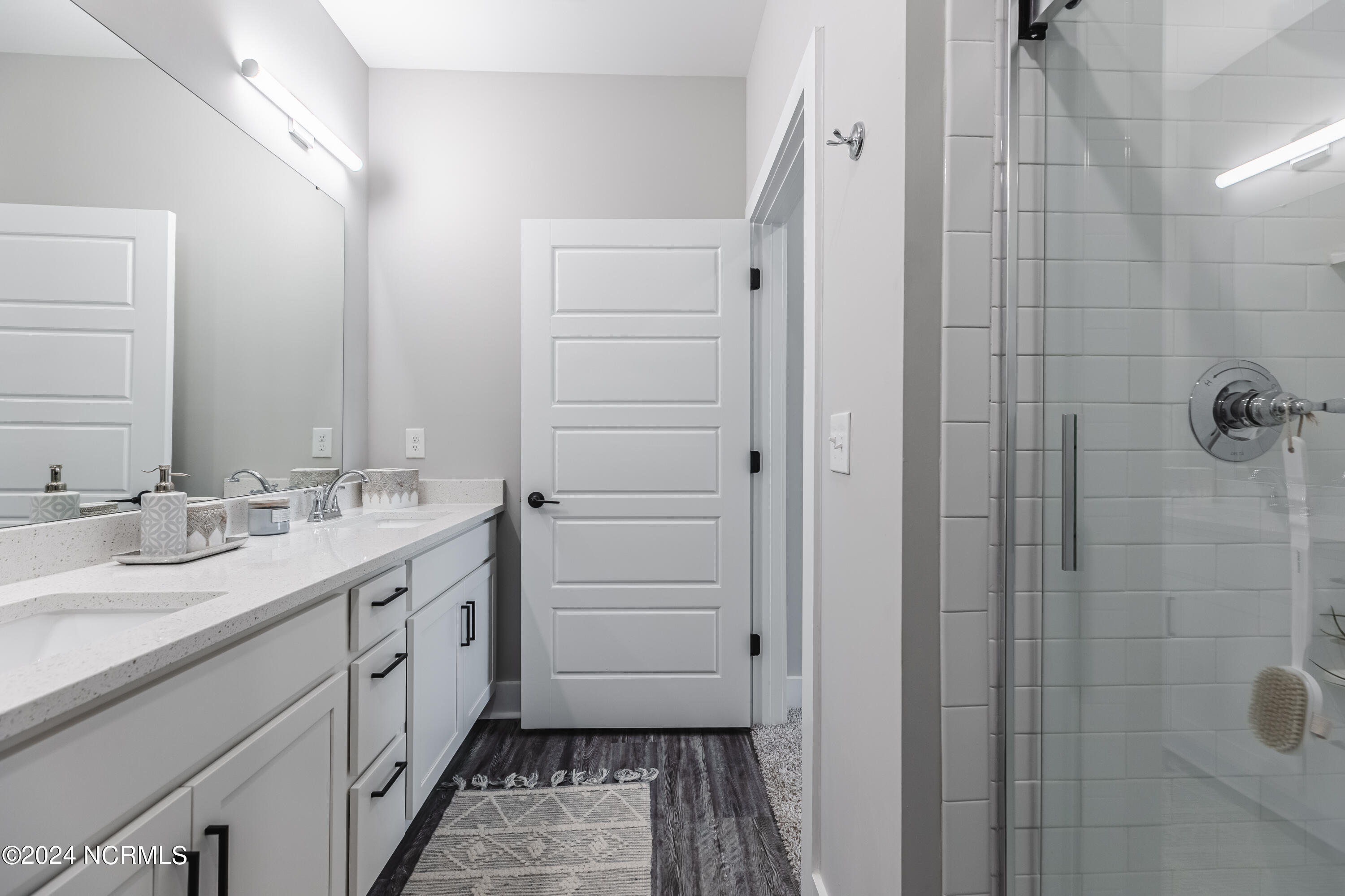 100562598 | Photo 14