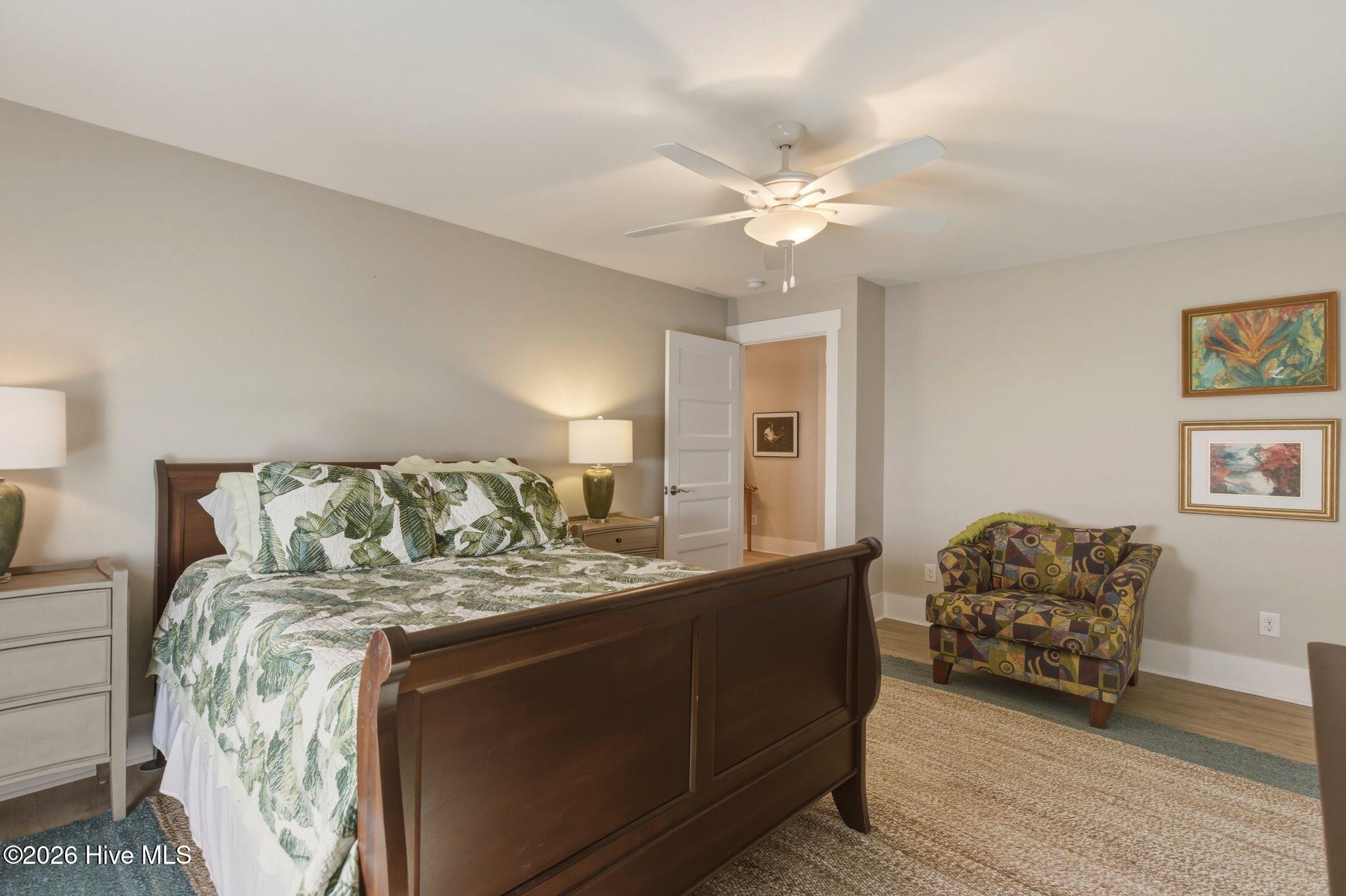 100562049 | Photo 40