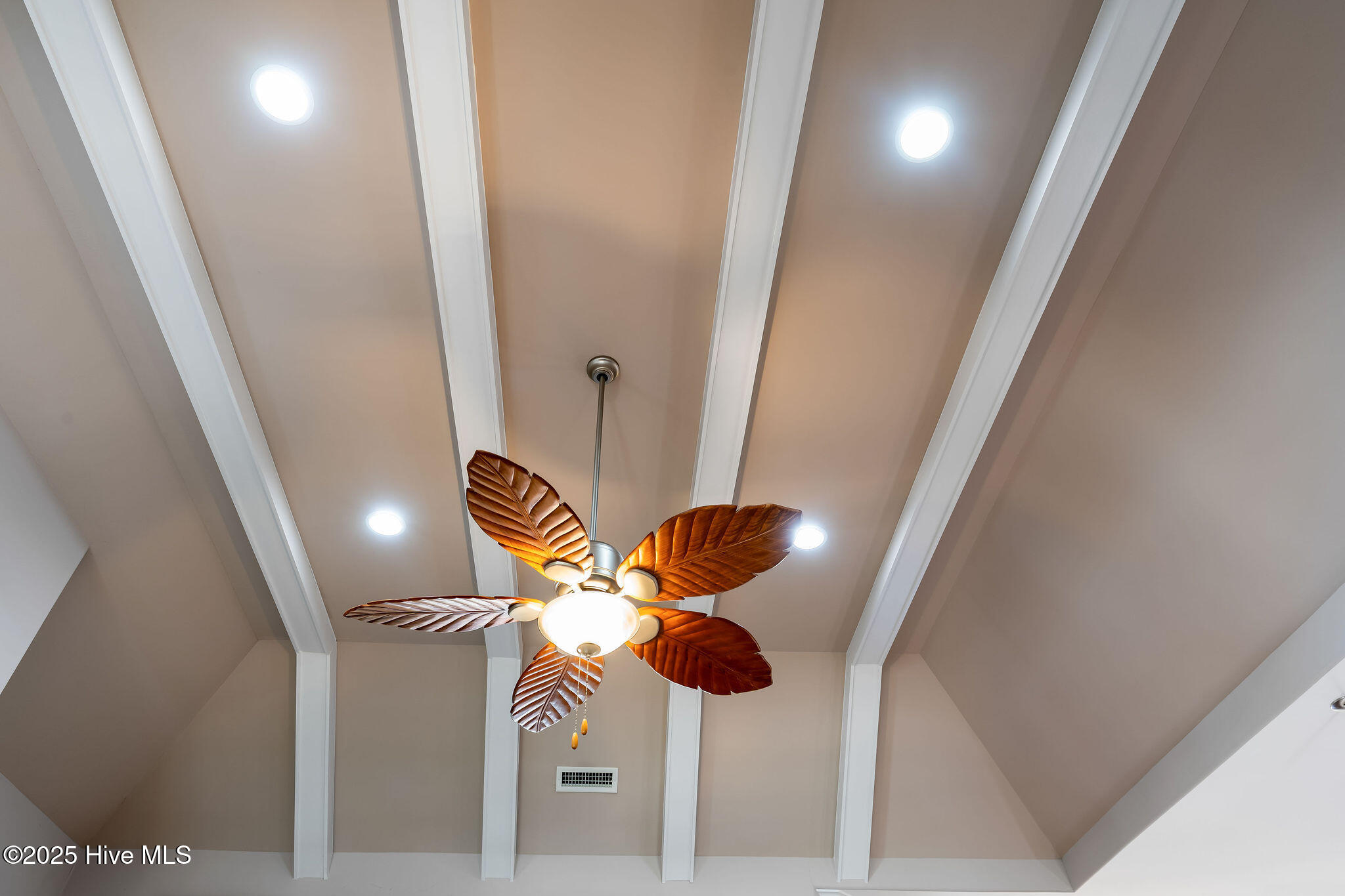 100541913 | Photo 48