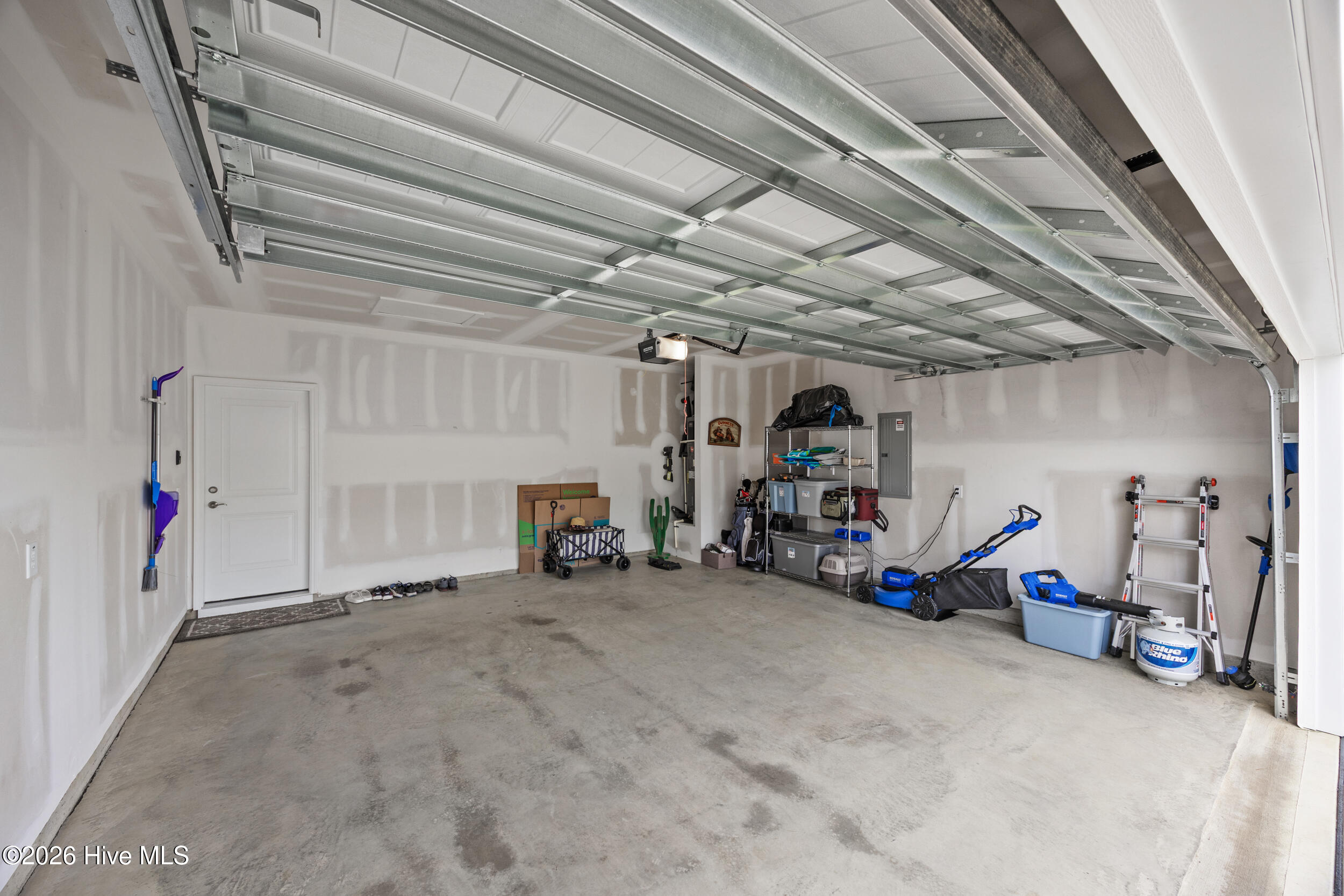 100566801 | Photo 28