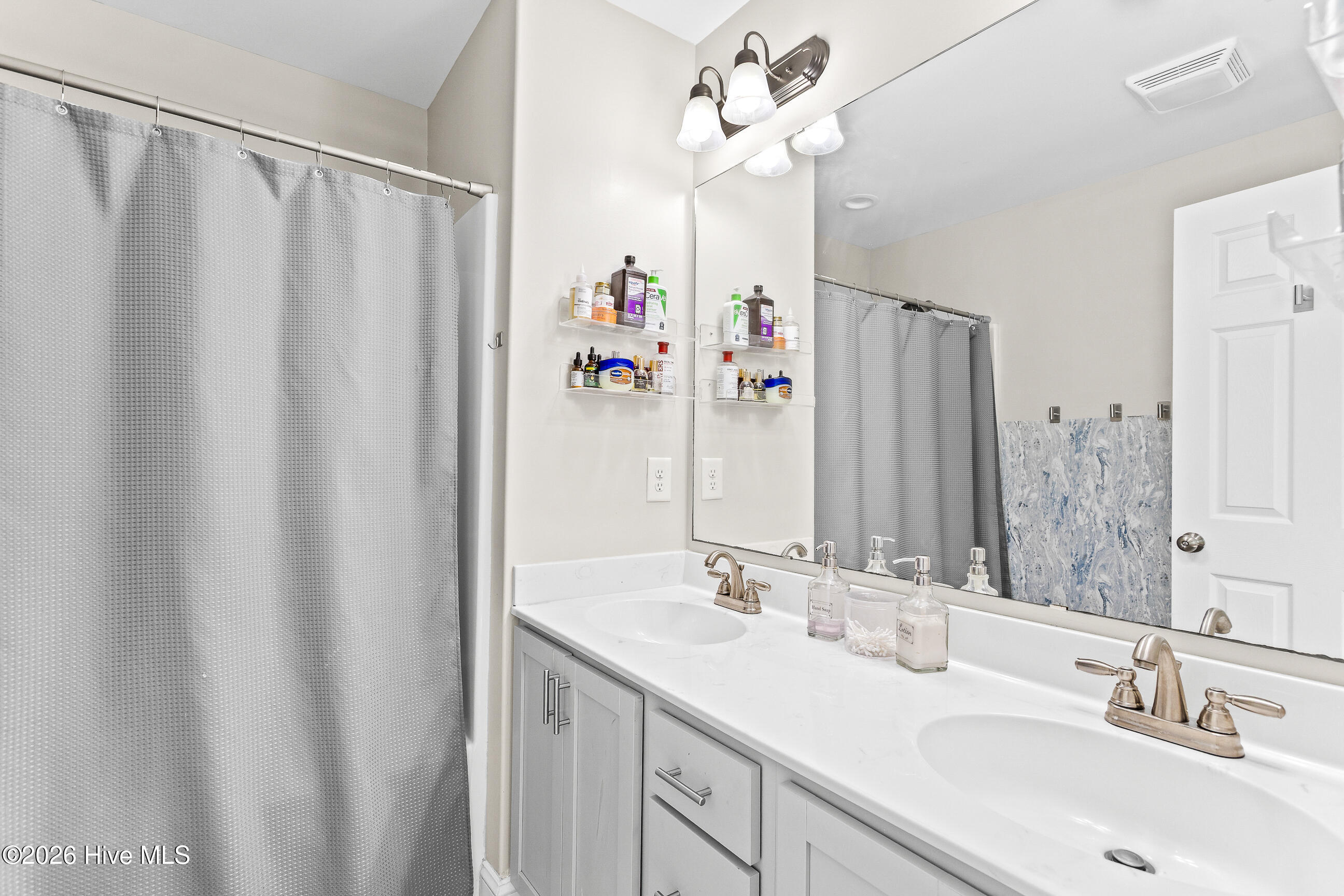 100566263 | Photo 17