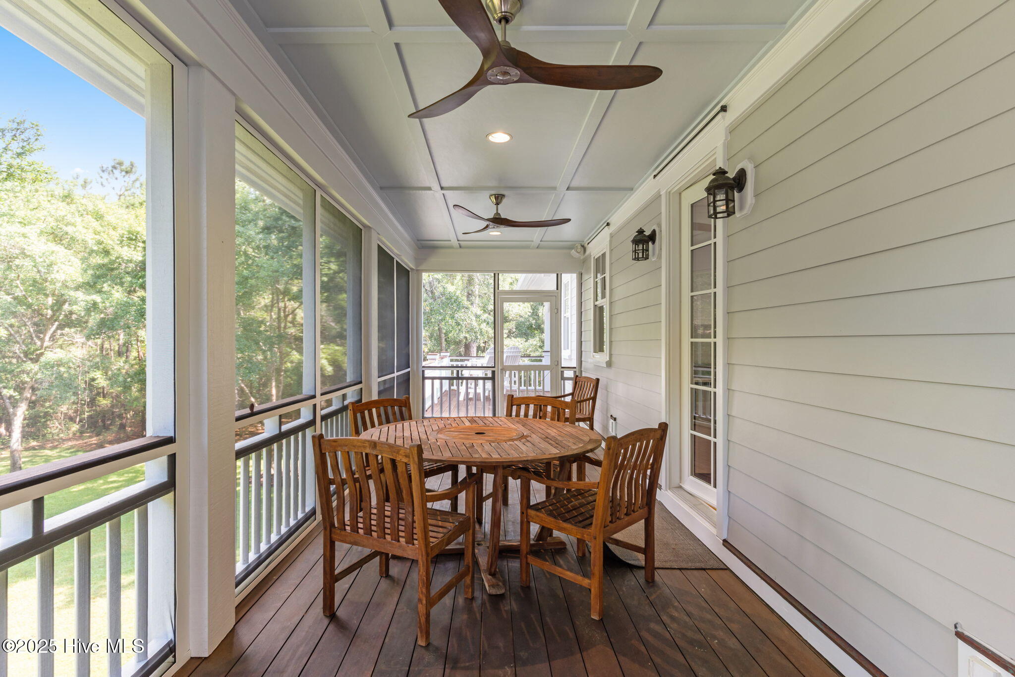 100512246 | Photo 33