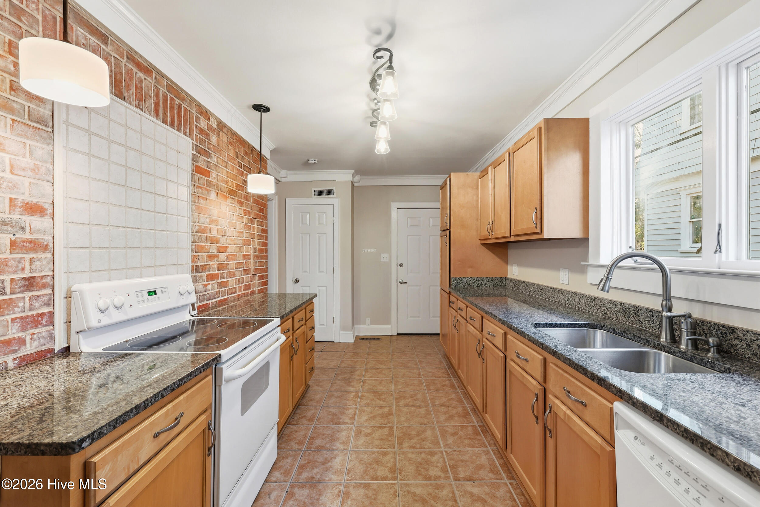 100514178 | Photo 13