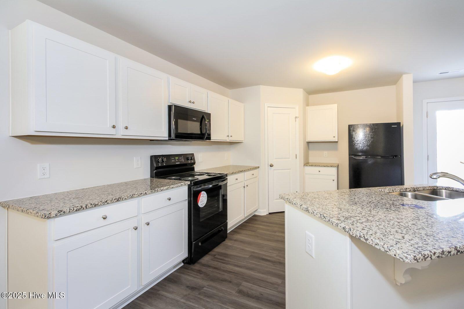 007-photo-kitchen-12562427