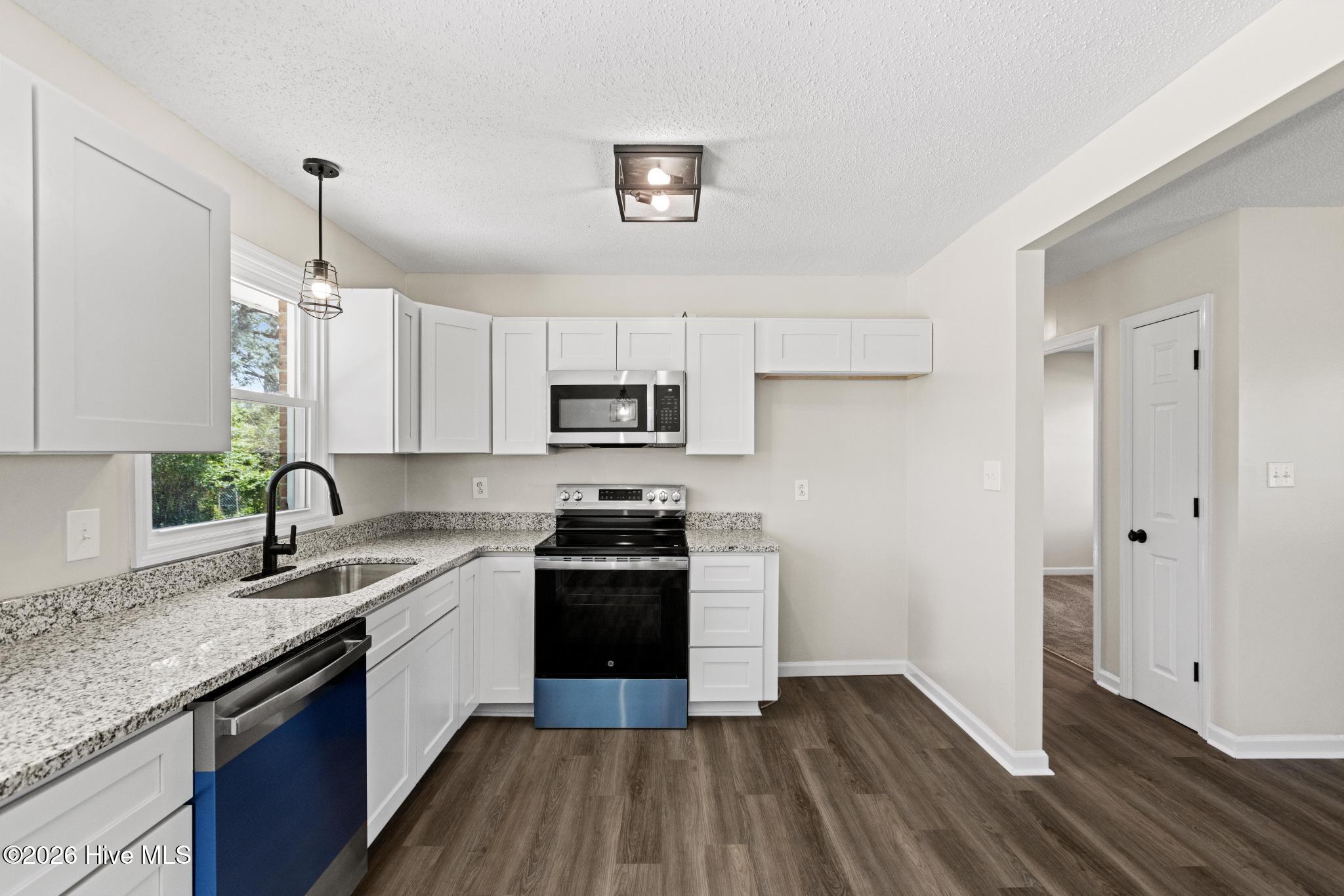 100565282 | Photo 12