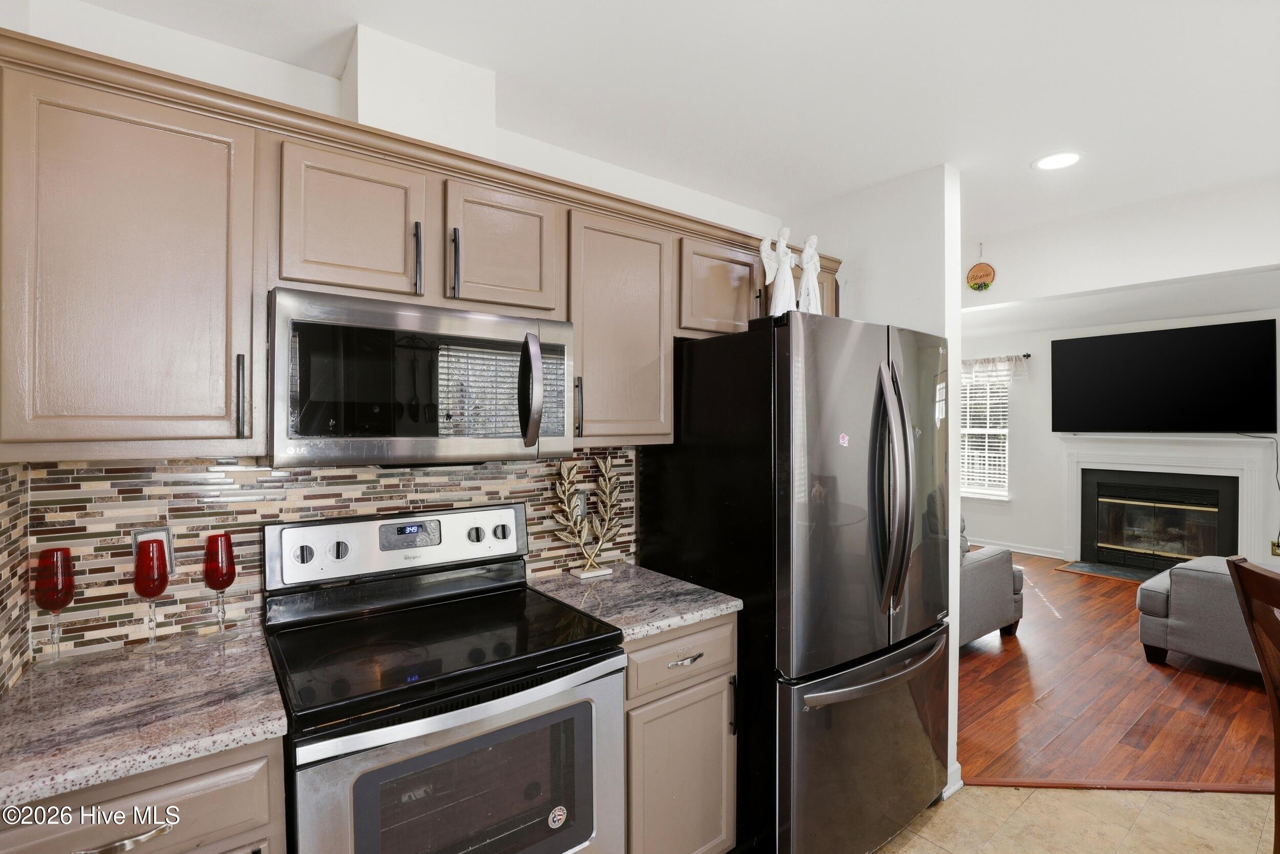 100558616 | Photo 12