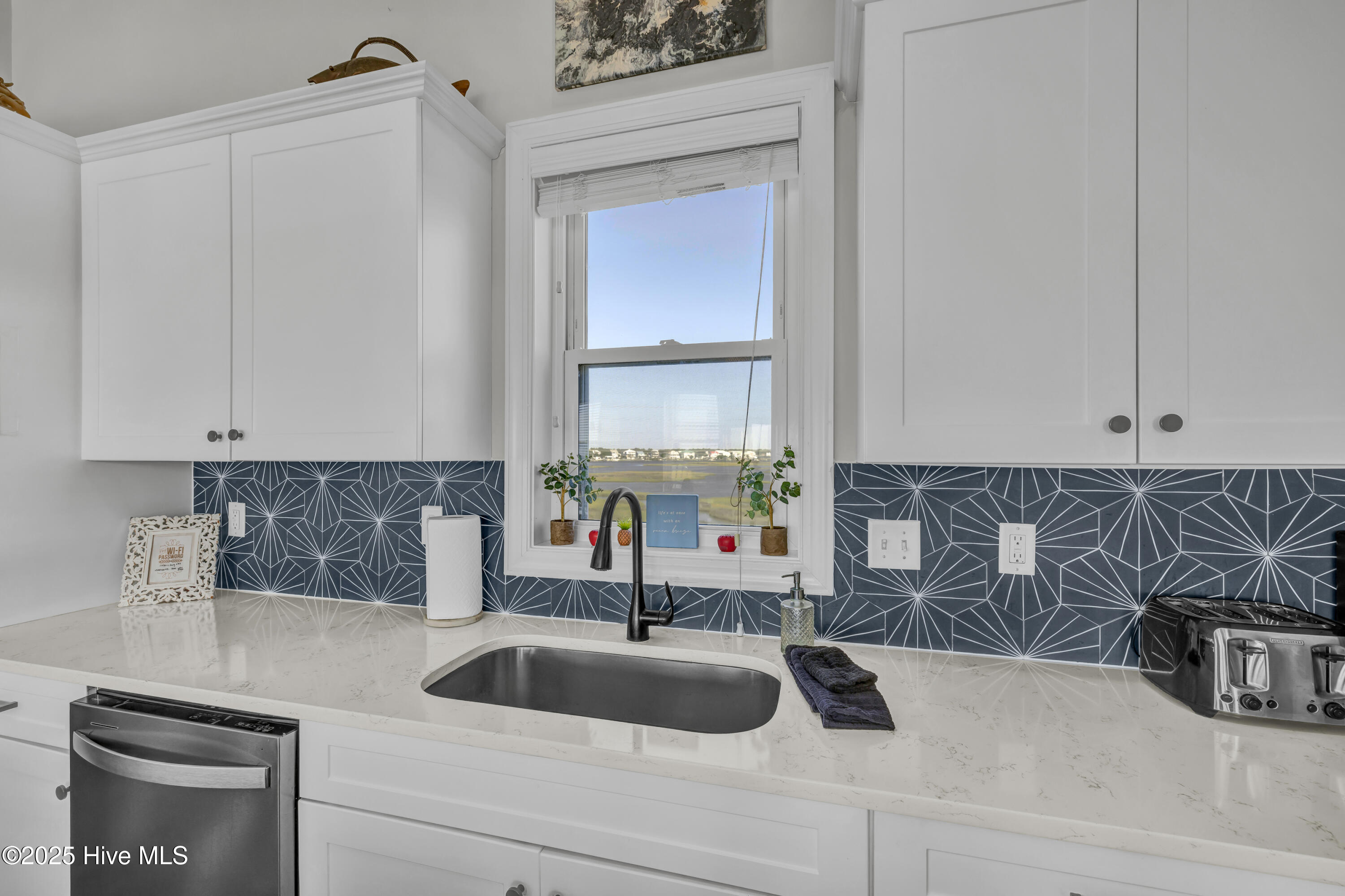 100535806 | Photo 11