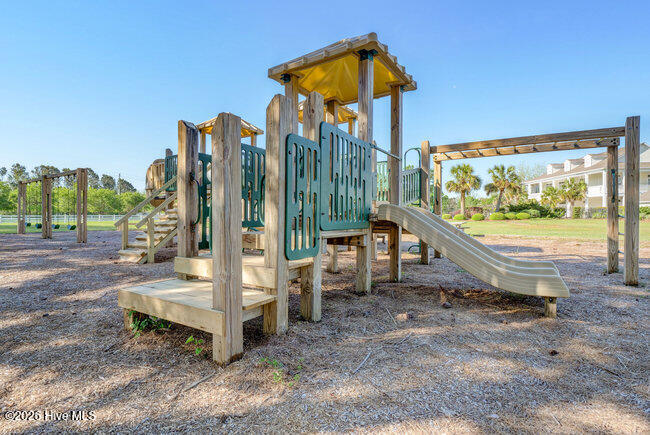 101 Cottage Walk, Hampstead, NC, 28443