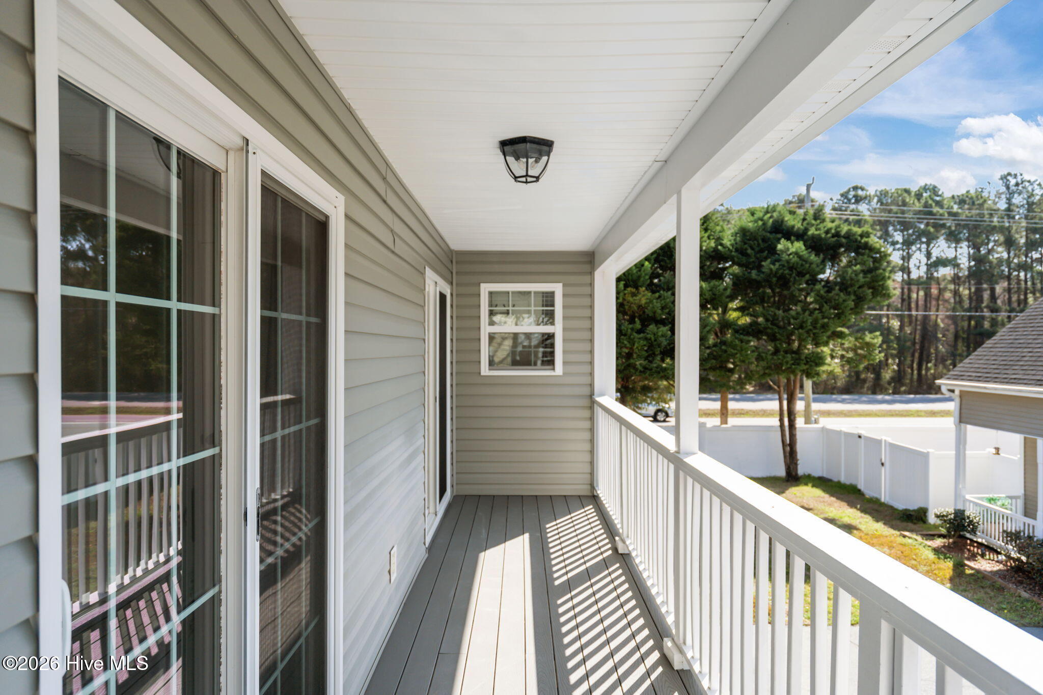 100559197 | Photo 45