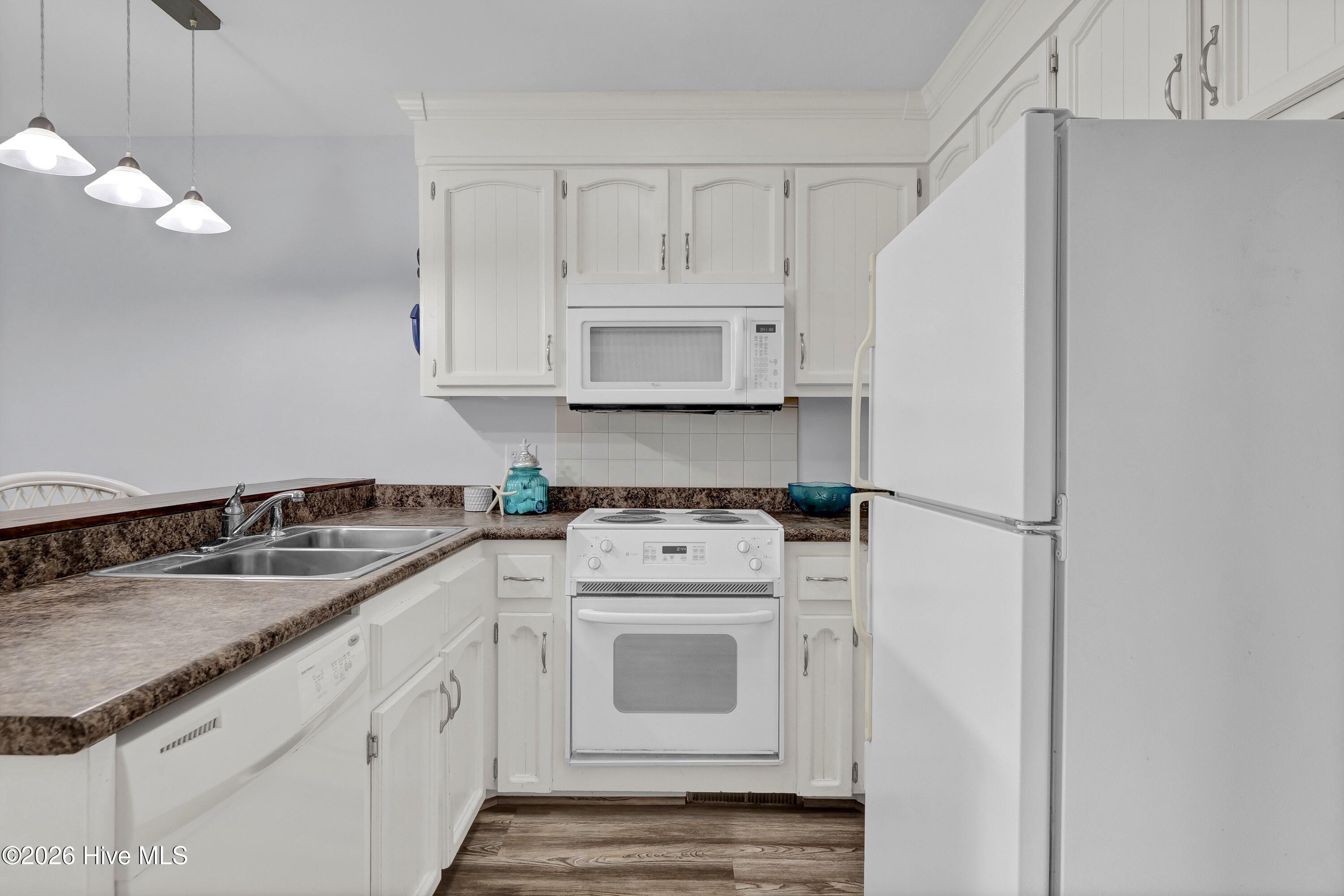 100549670 | Photo 12