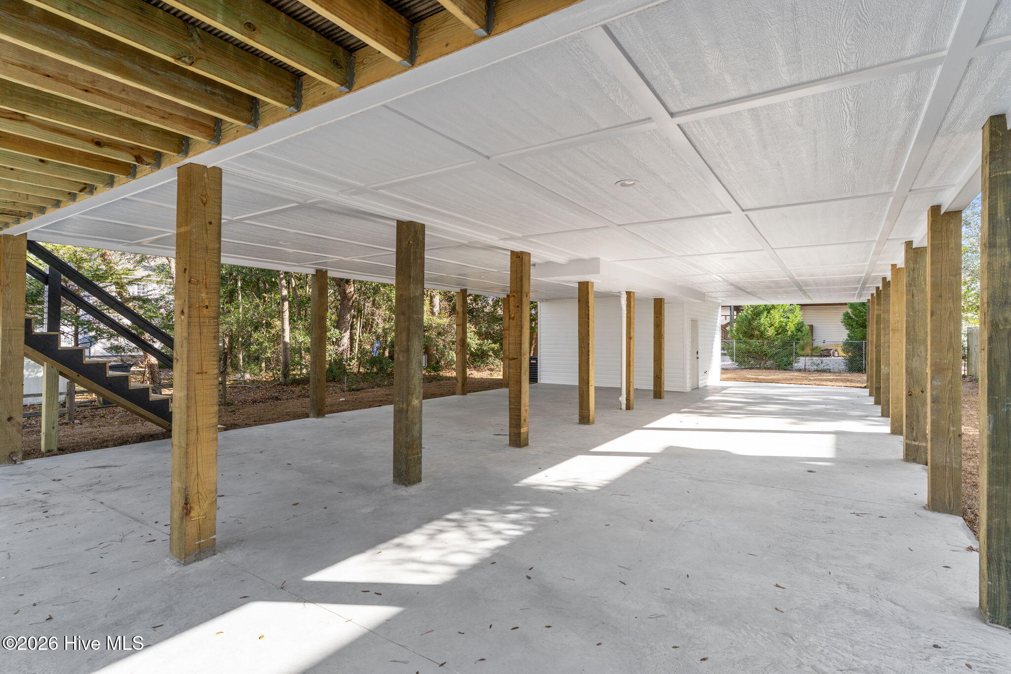 100549320 | Photo 38