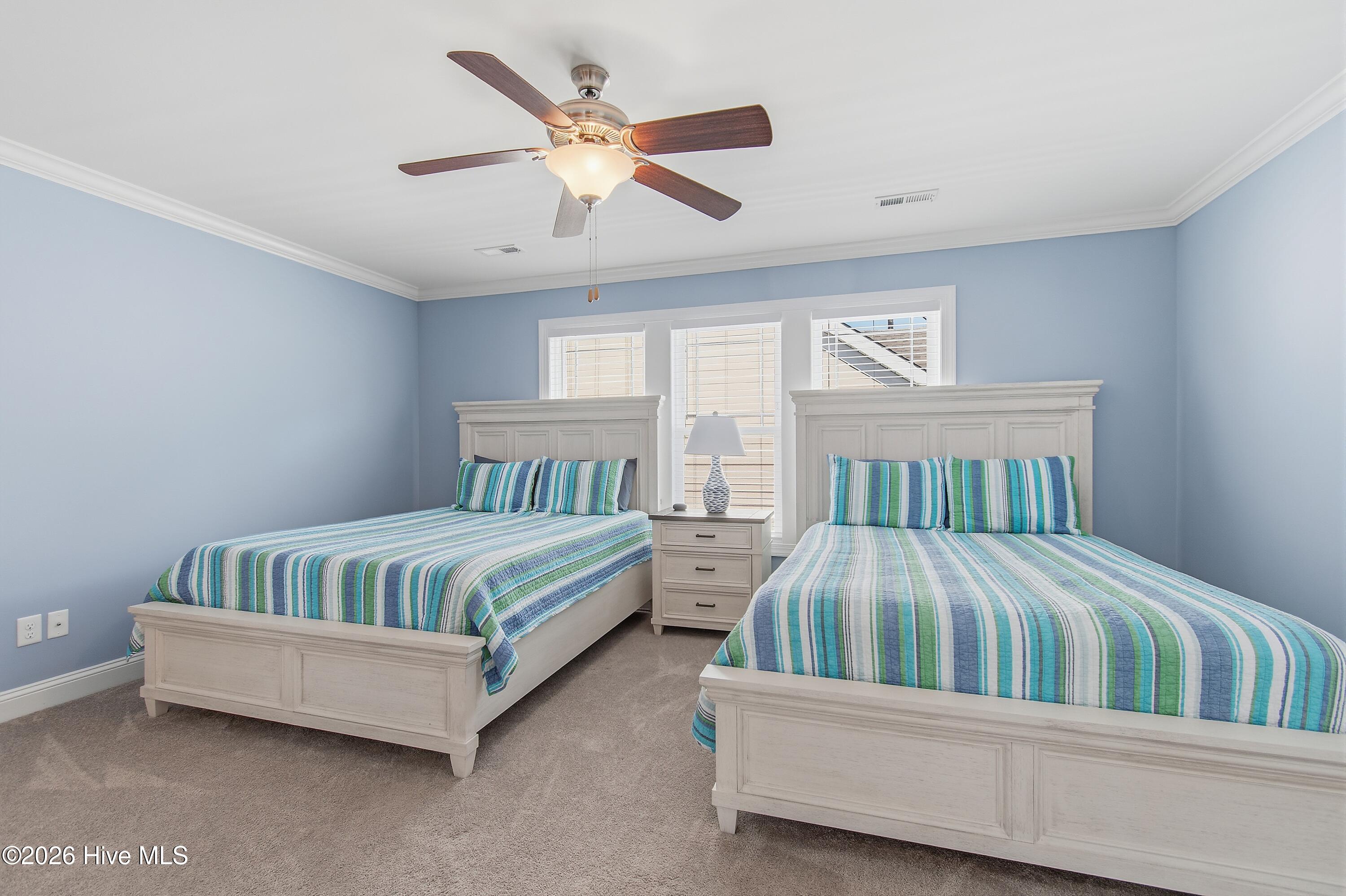 100563777 | Photo 35