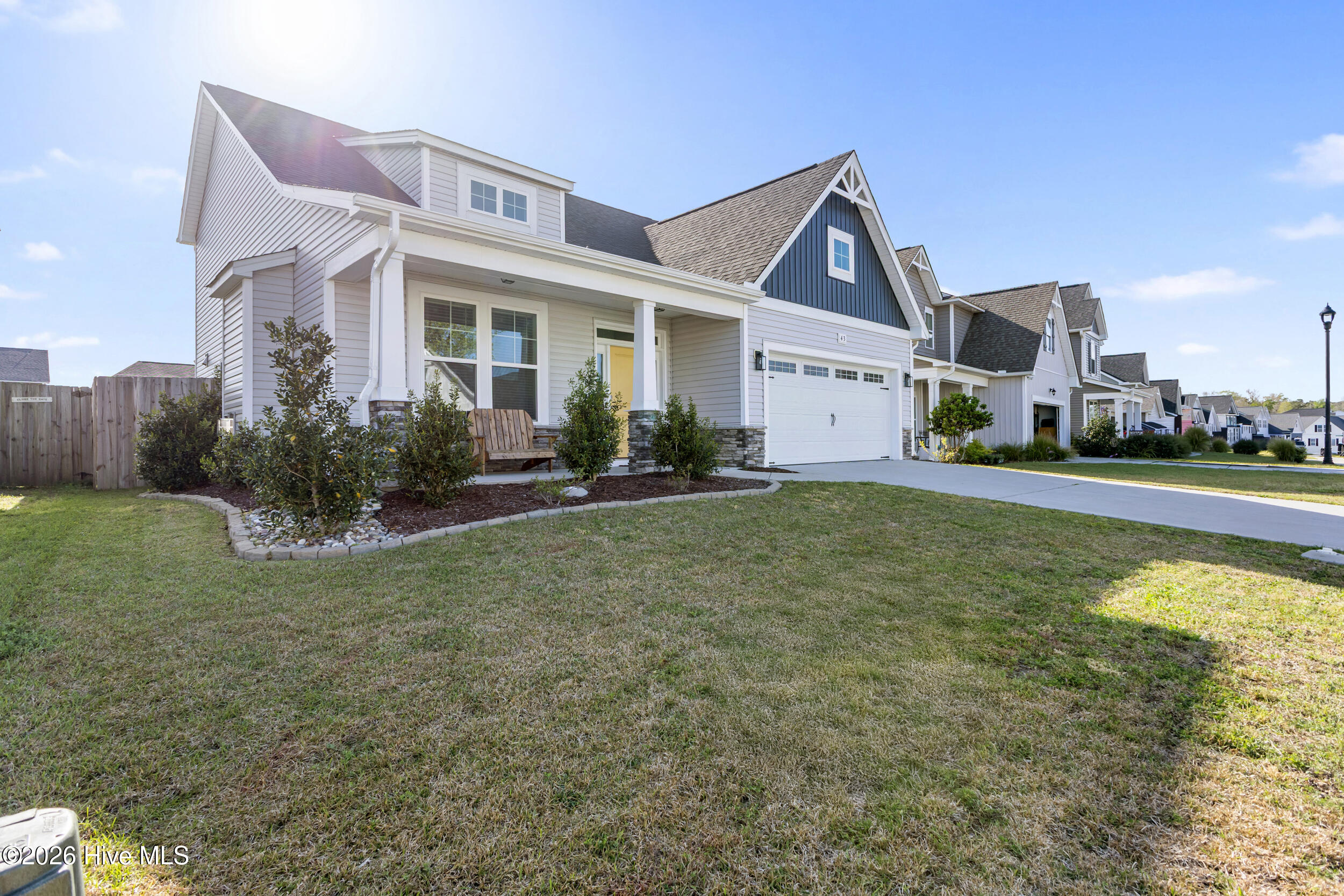 100565855 | Photo 64