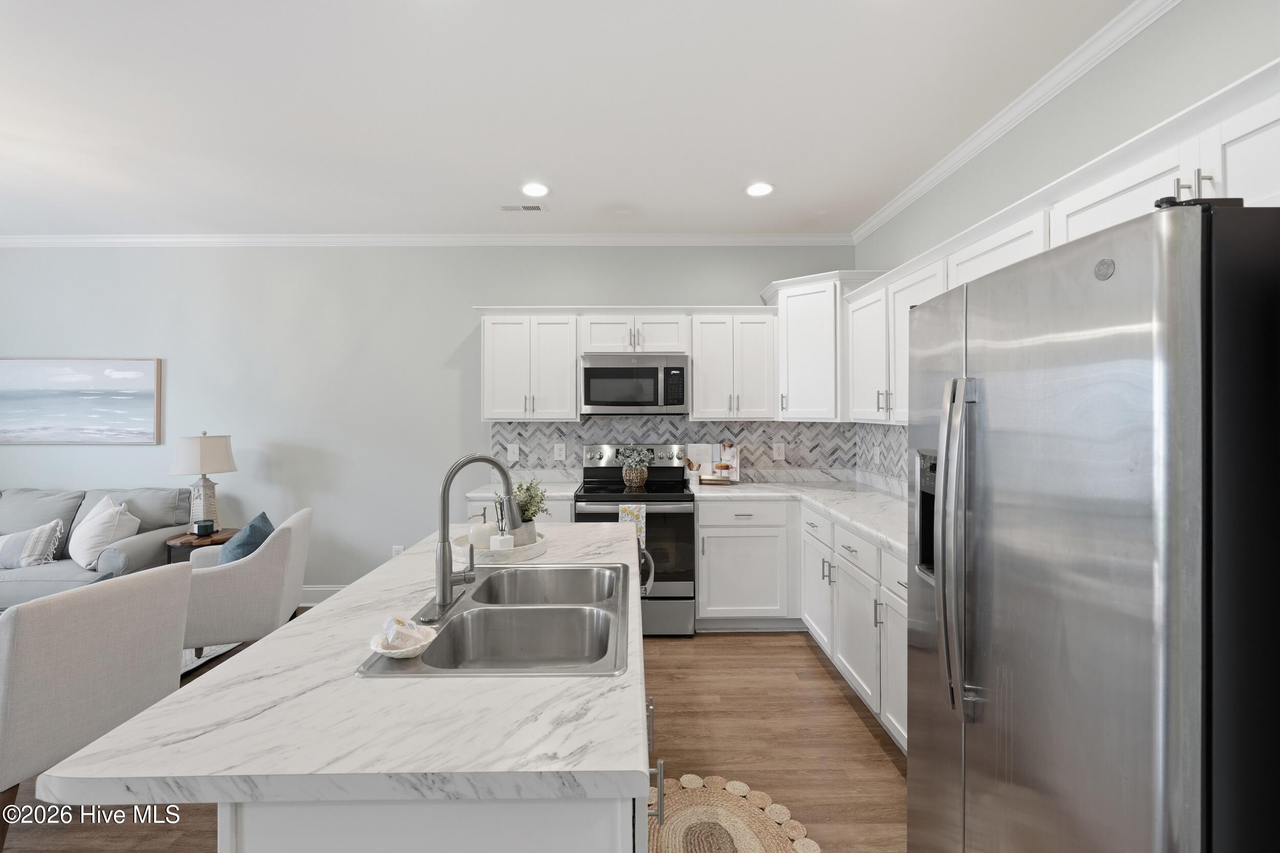 100566235 | Photo 10