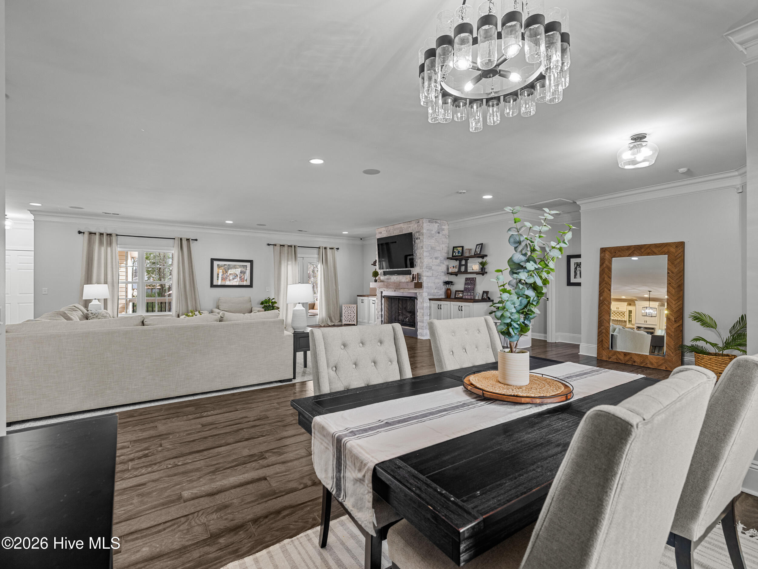 100557590 | Photo 10