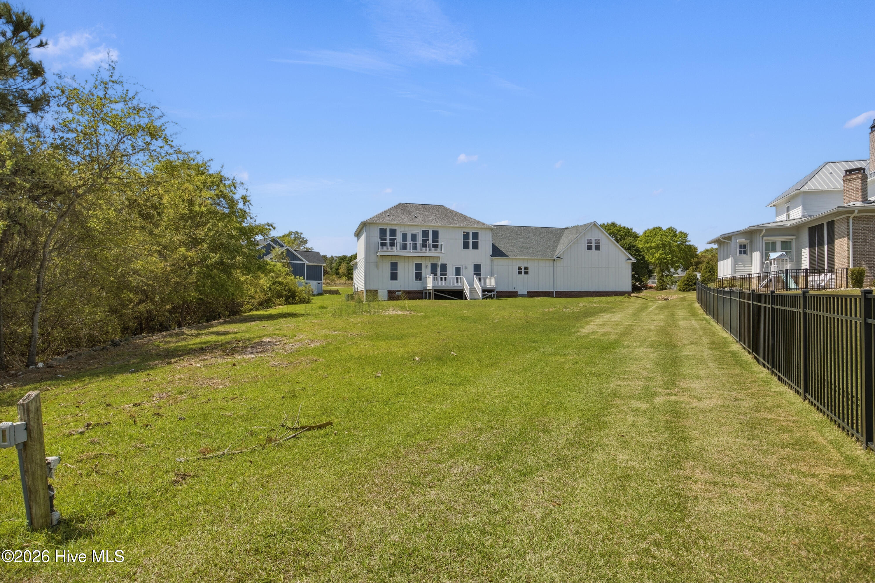 100569941 | Photo 56