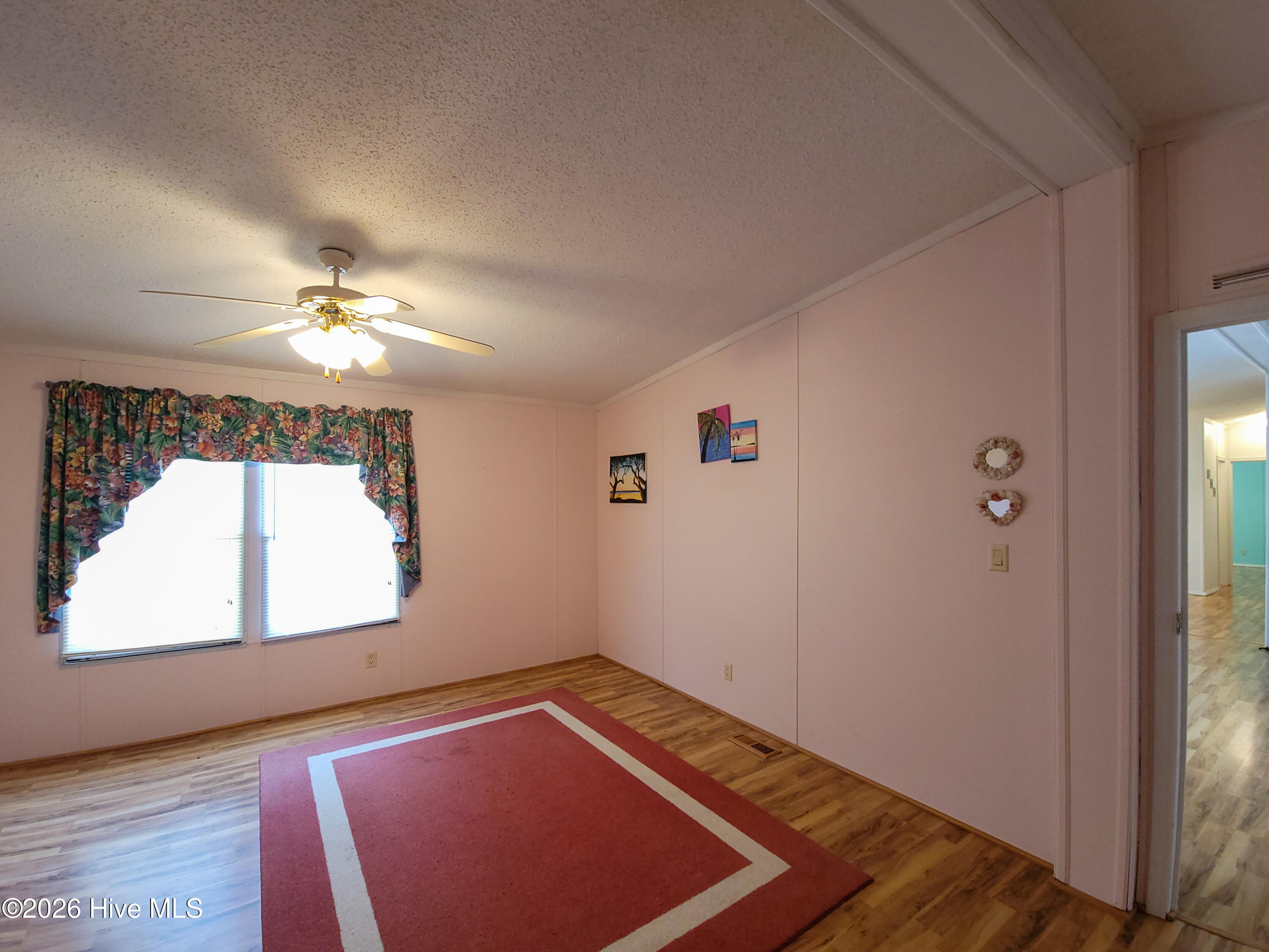 100560378 | Photo 35