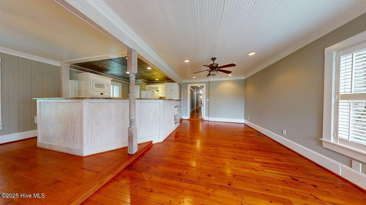 100502870 | Photo 19