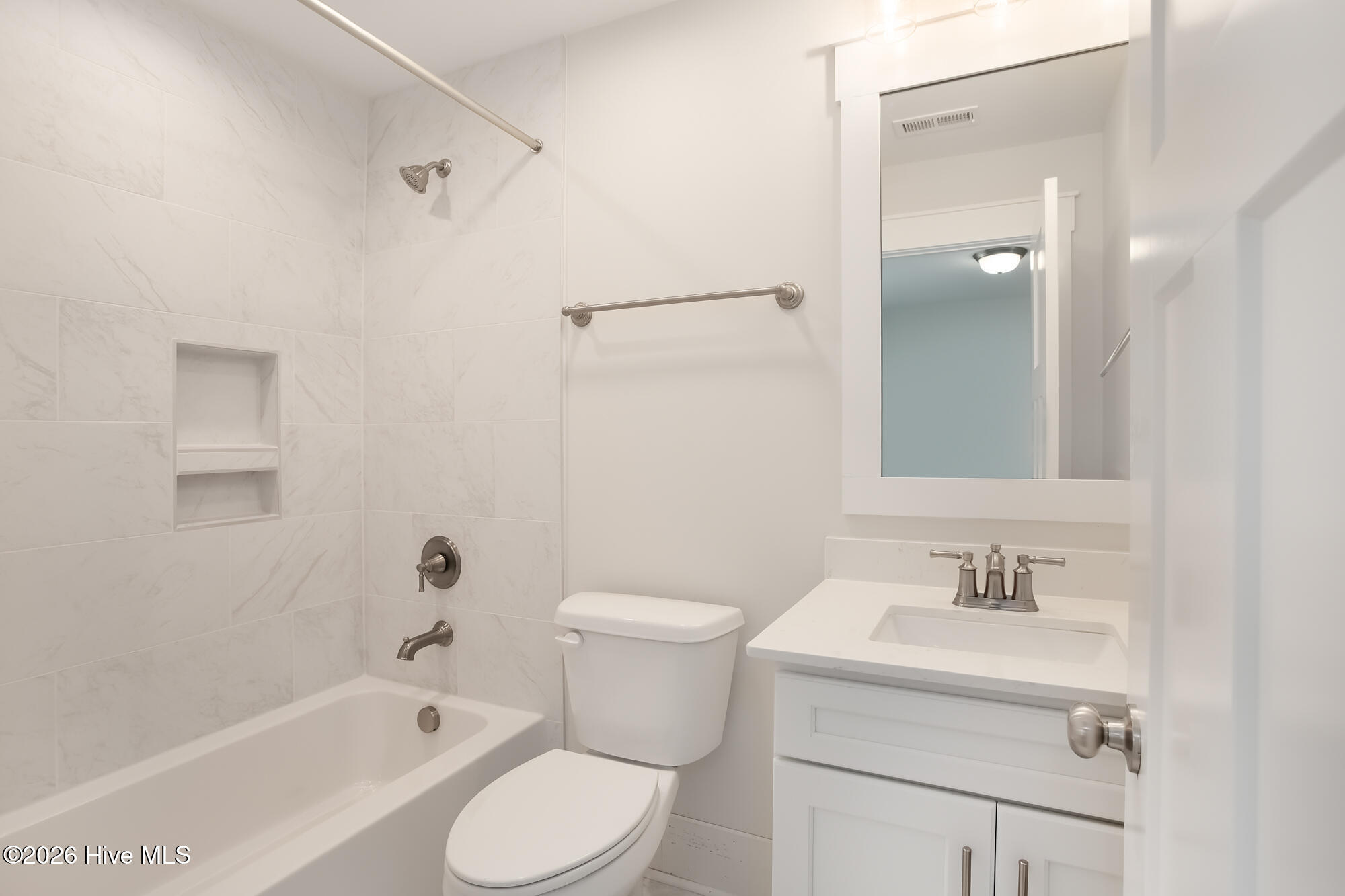 100548303 | Photo 21