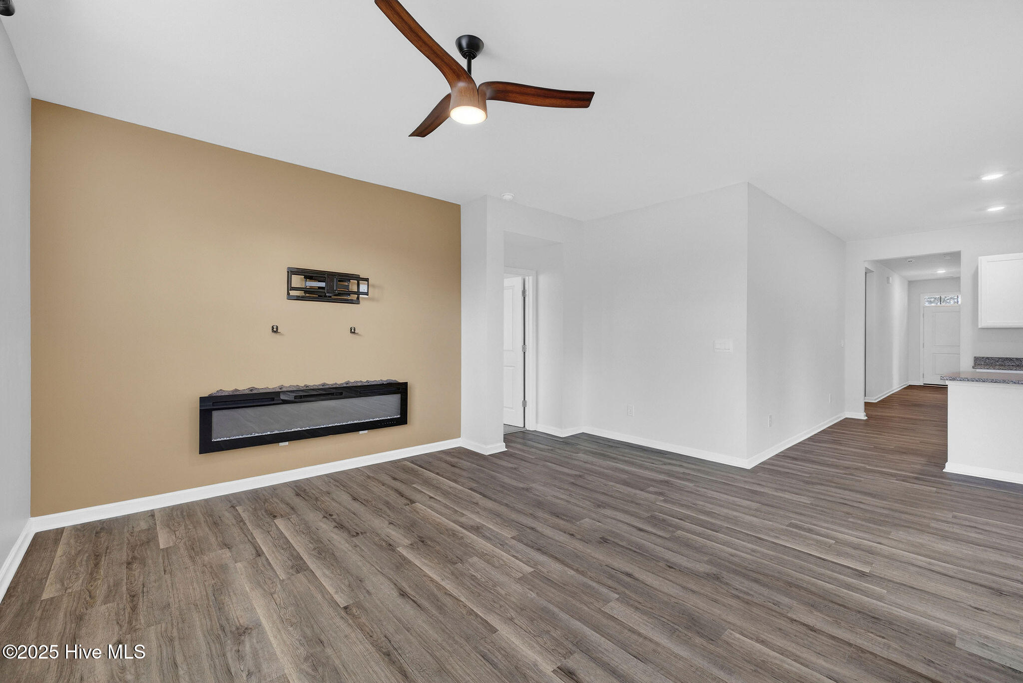 100535108 | Photo 13