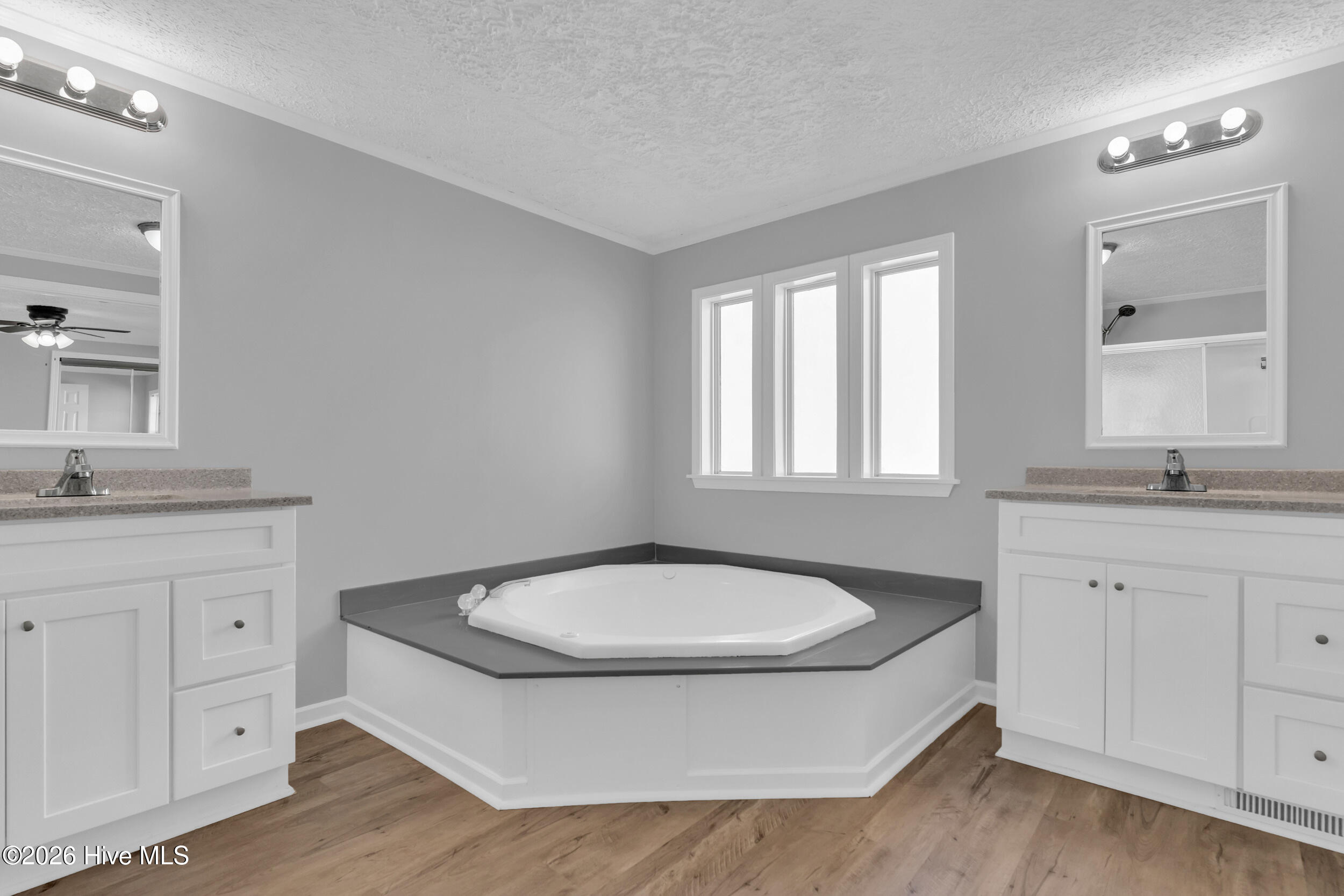 100550344 | Photo 18