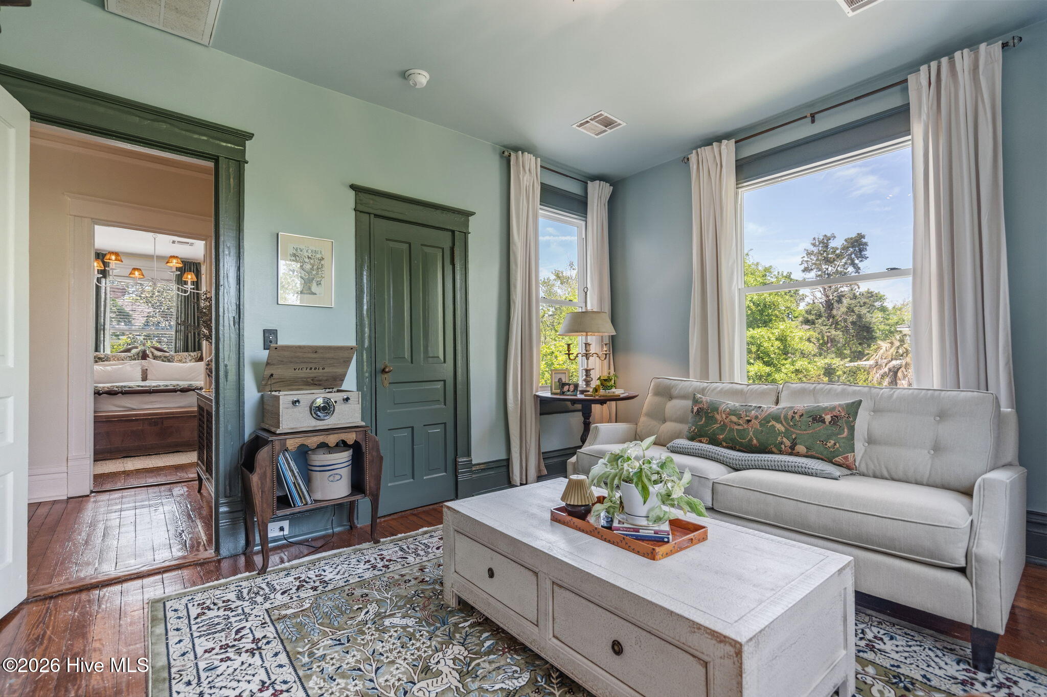 100566277 | Photo 27