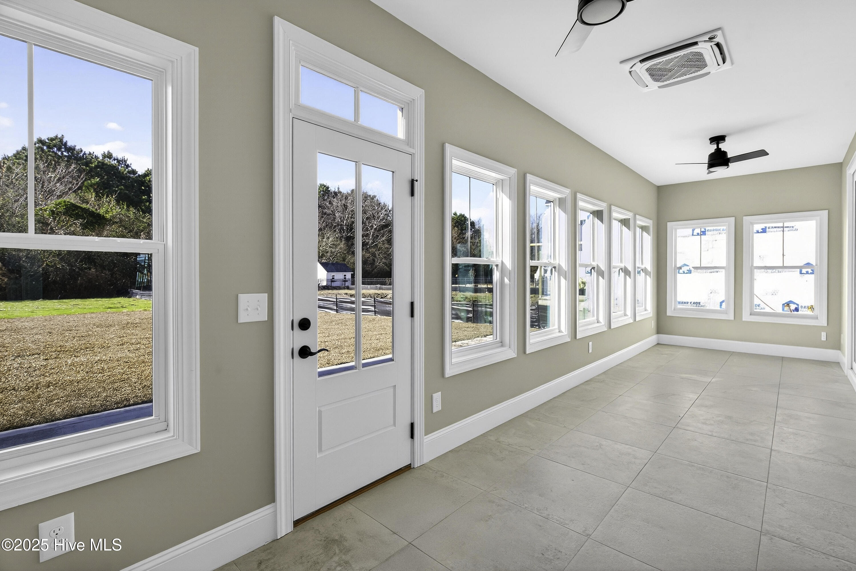 100537185 | Photo 18