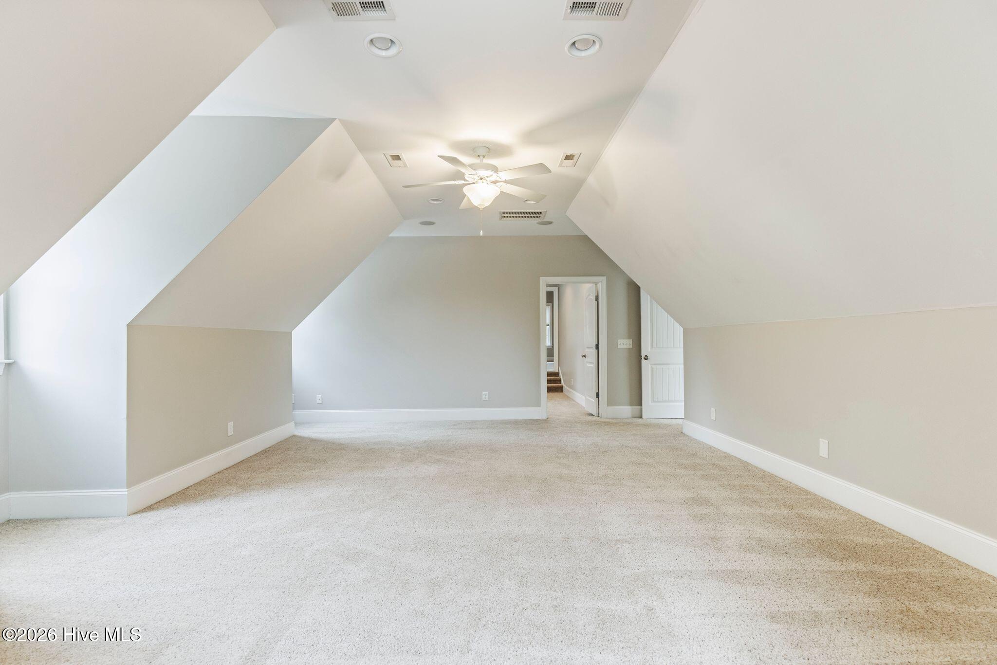 100553307 | Photo 76