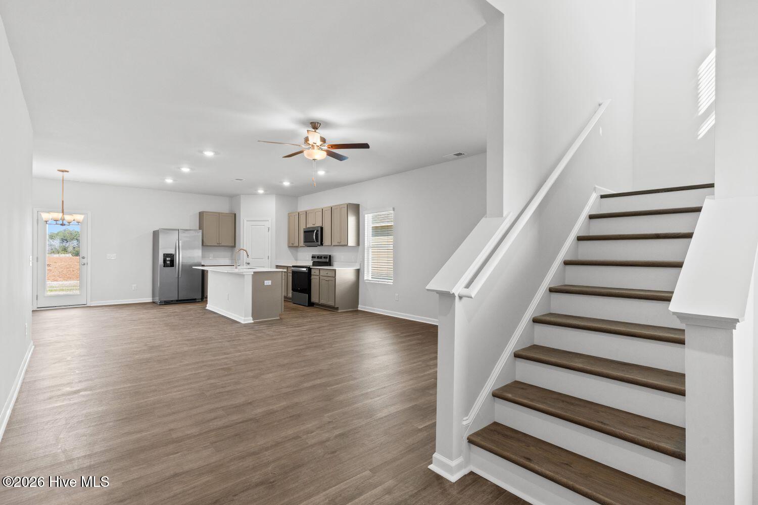 100535209 | Photo 41