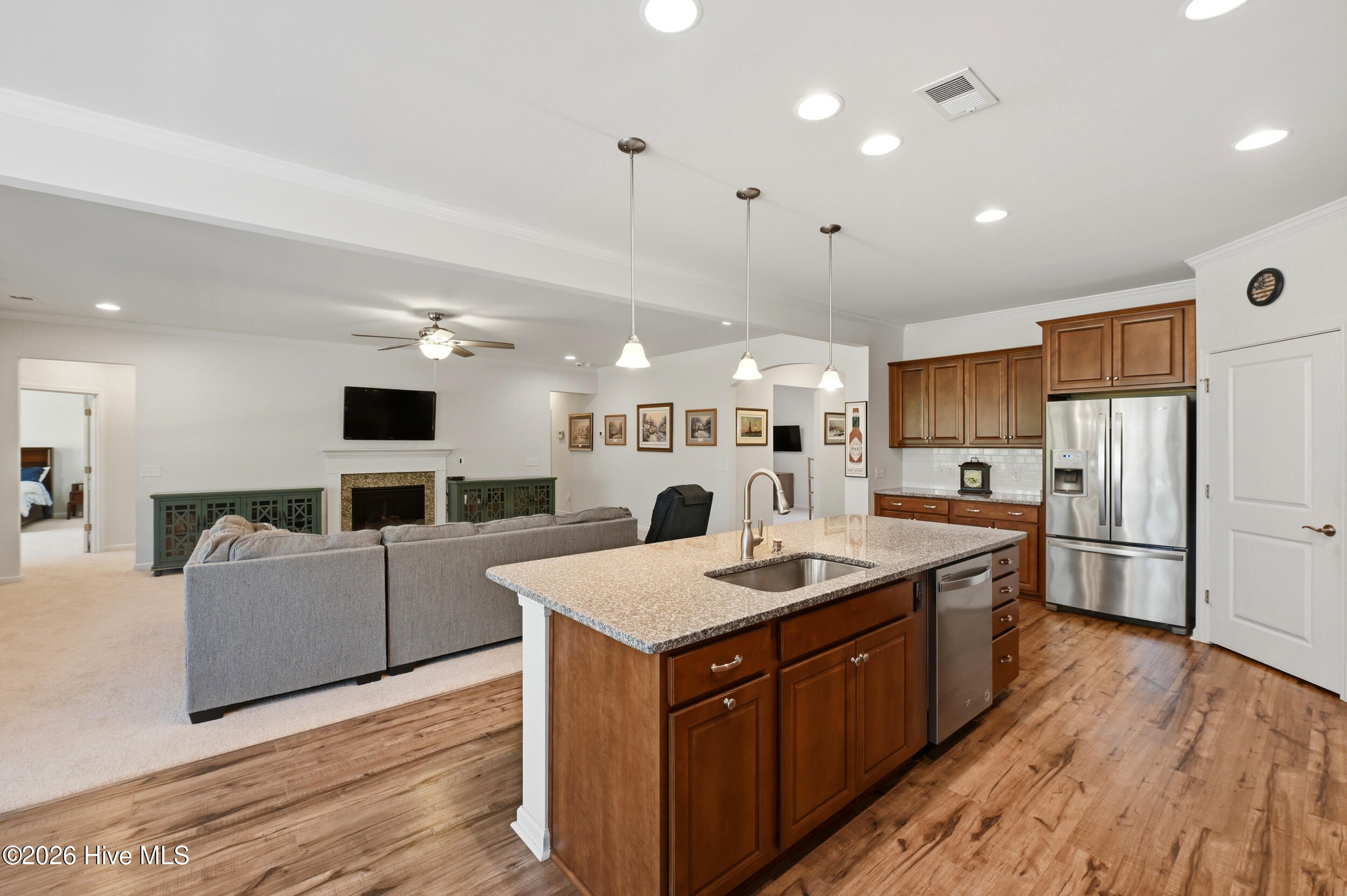 100565292 | Photo 14