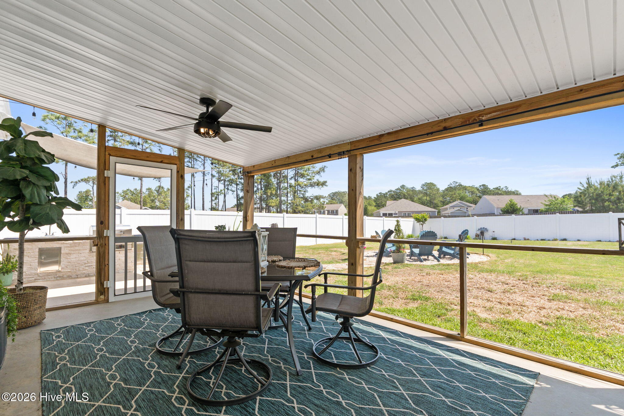 100568064 | Photo 43